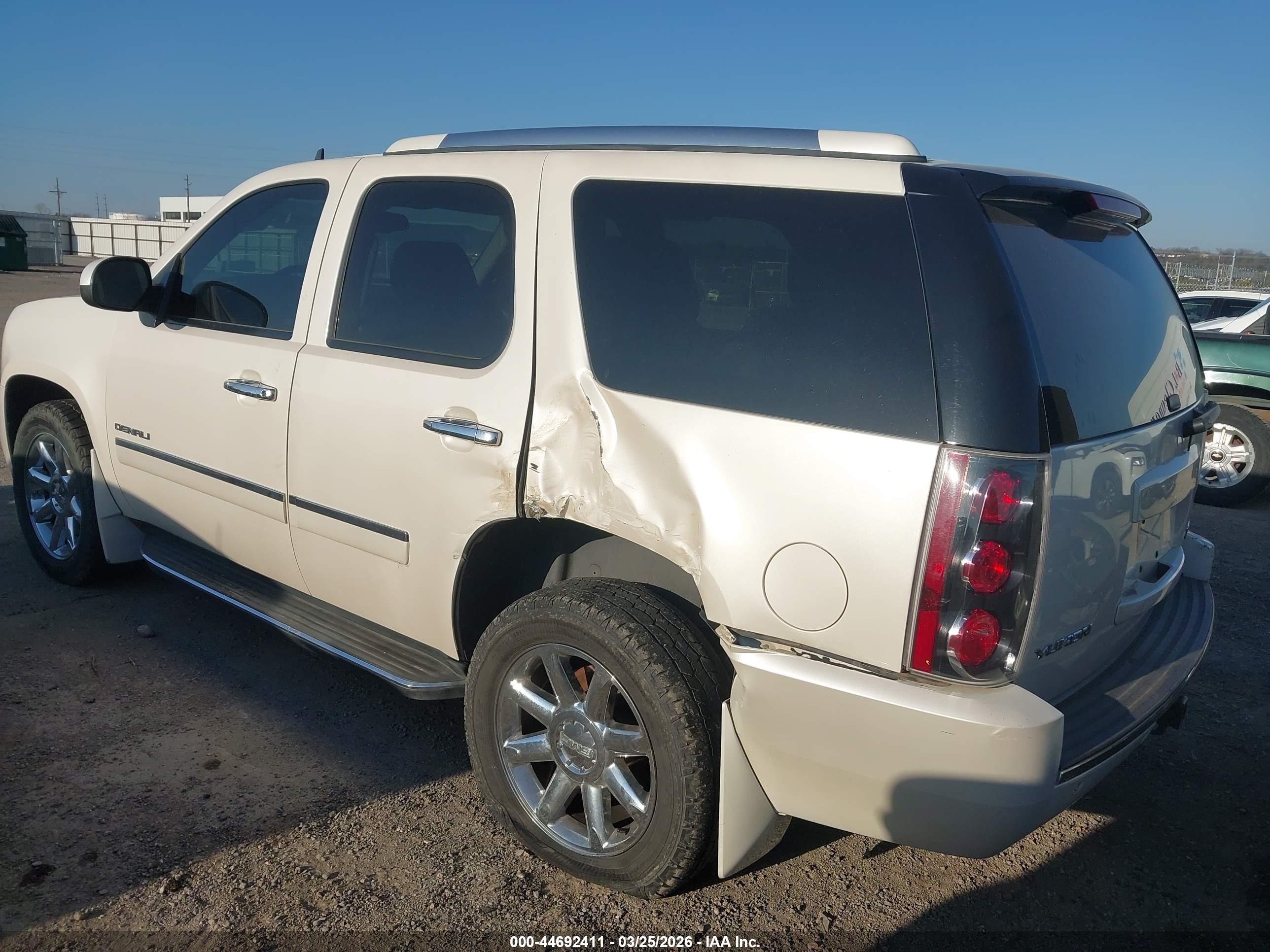 GMC YUKON image 3