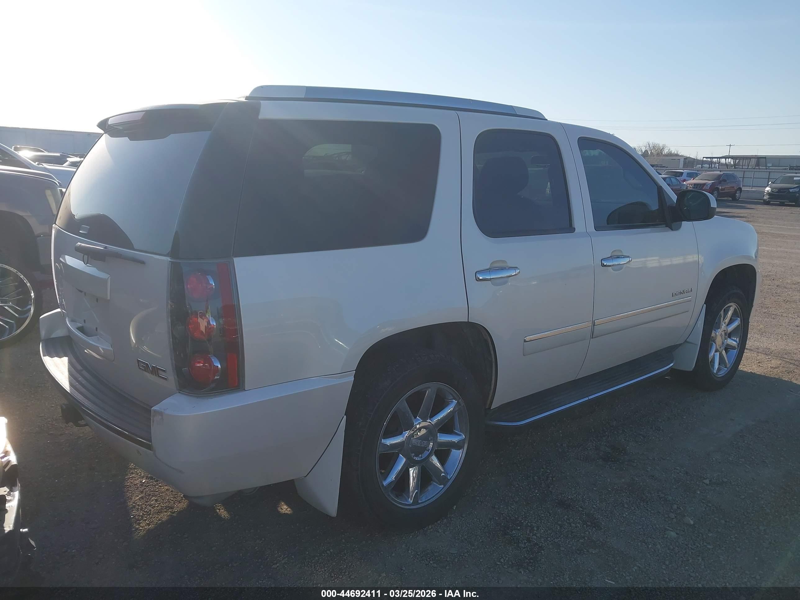 GMC YUKON image 4