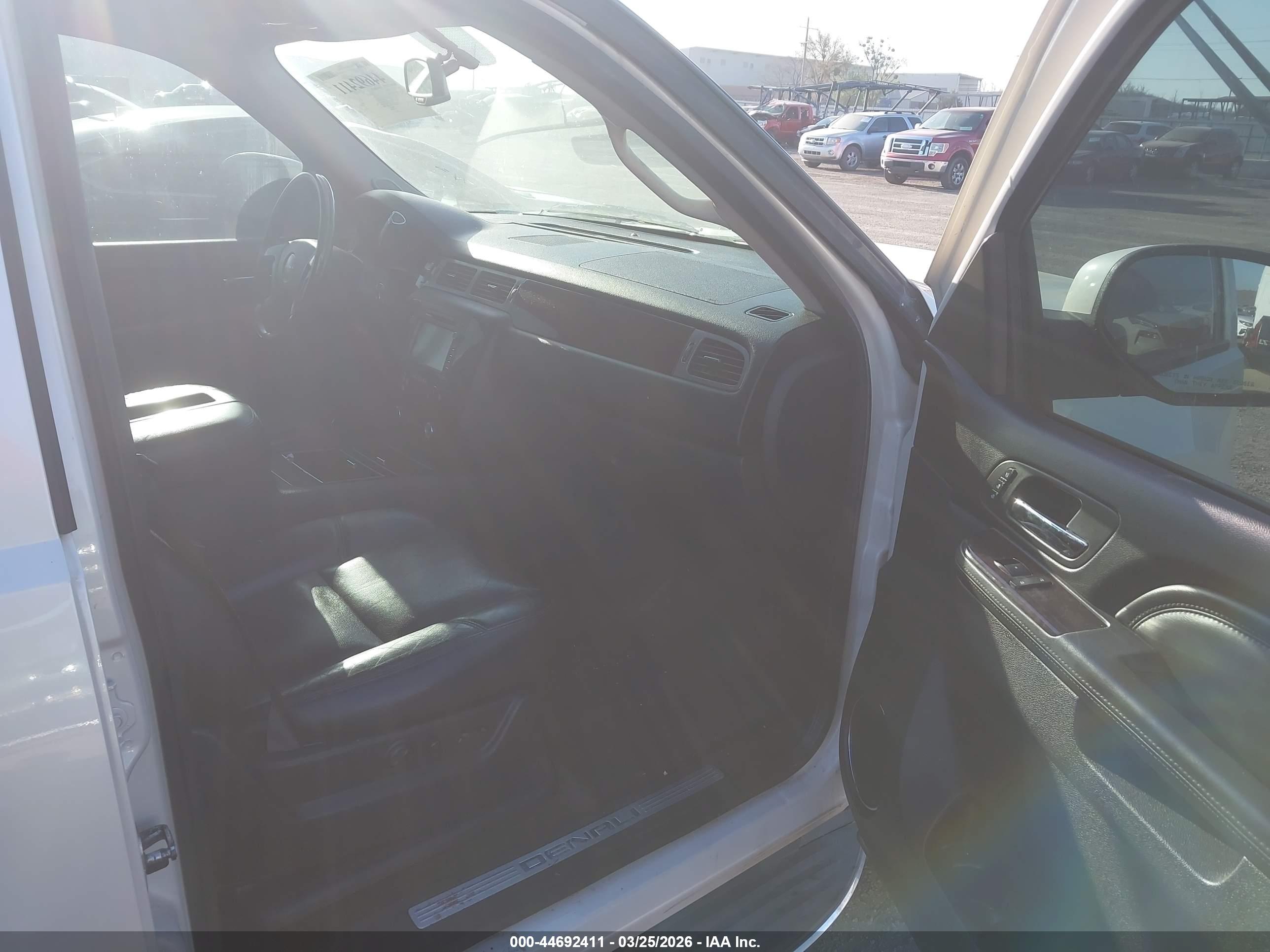 GMC YUKON image 5
