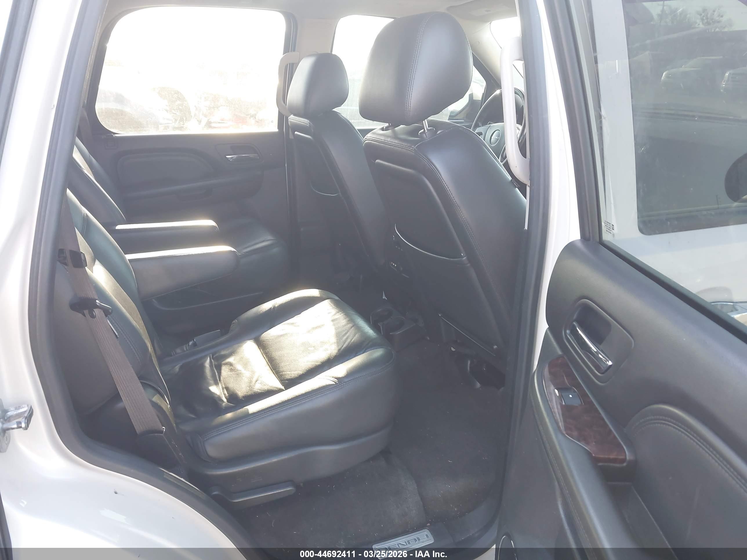 GMC YUKON image 8