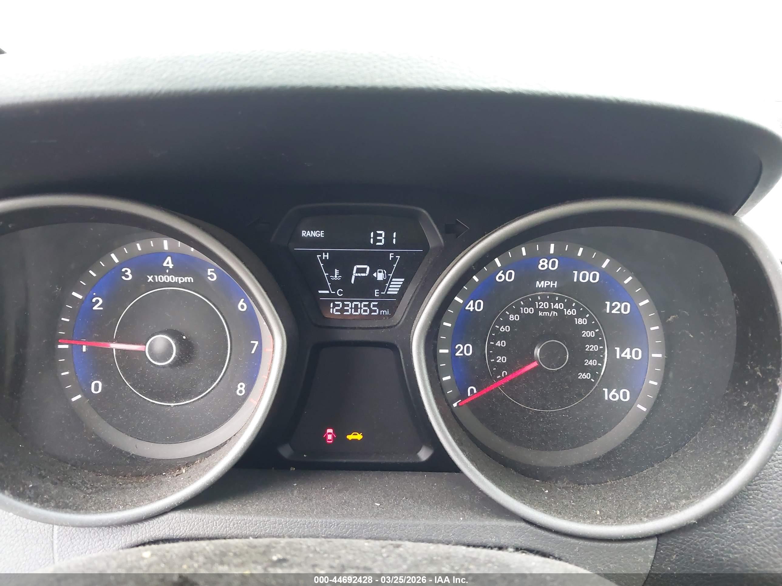 HYUNDAI ELANTRA image 7