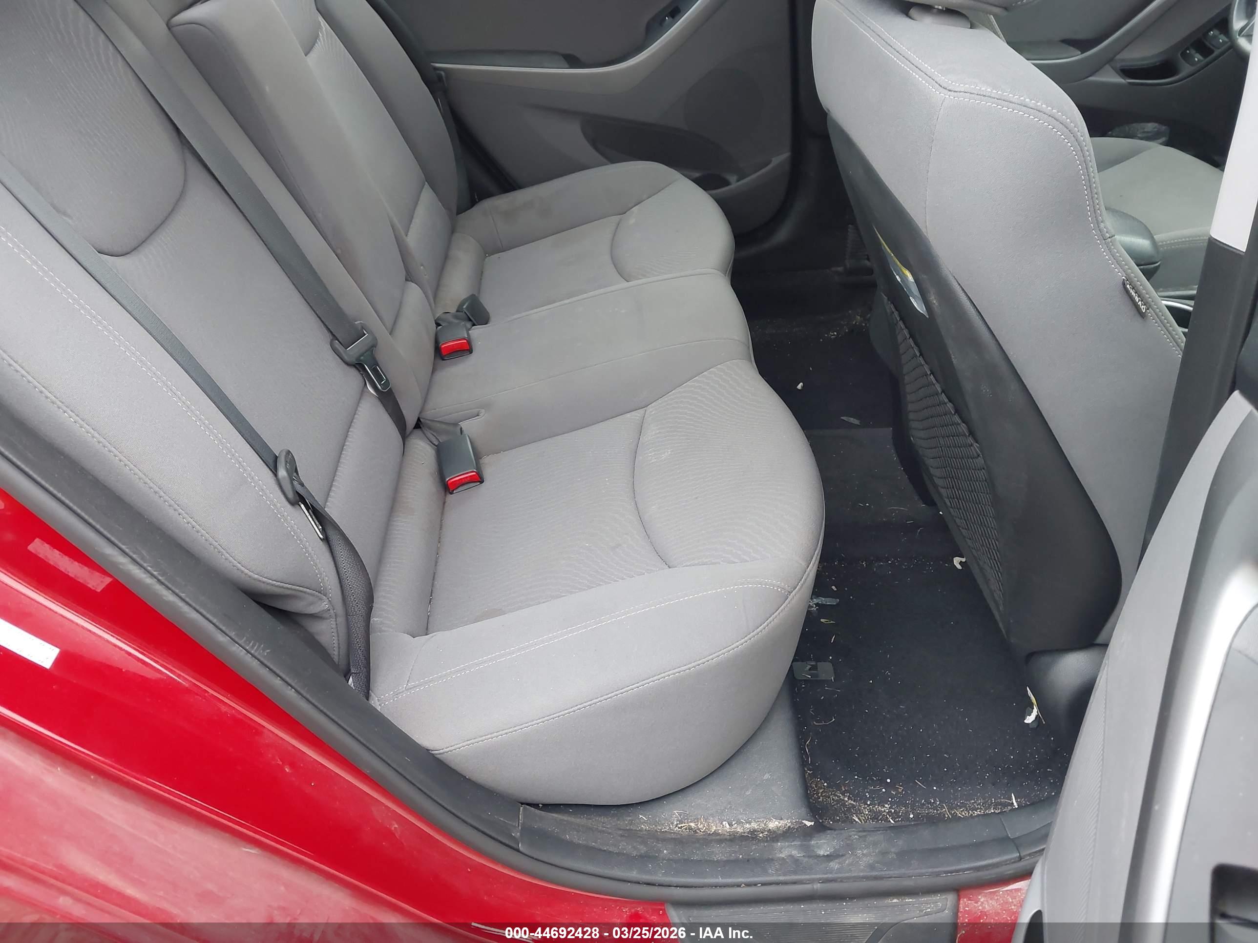 HYUNDAI ELANTRA image 8