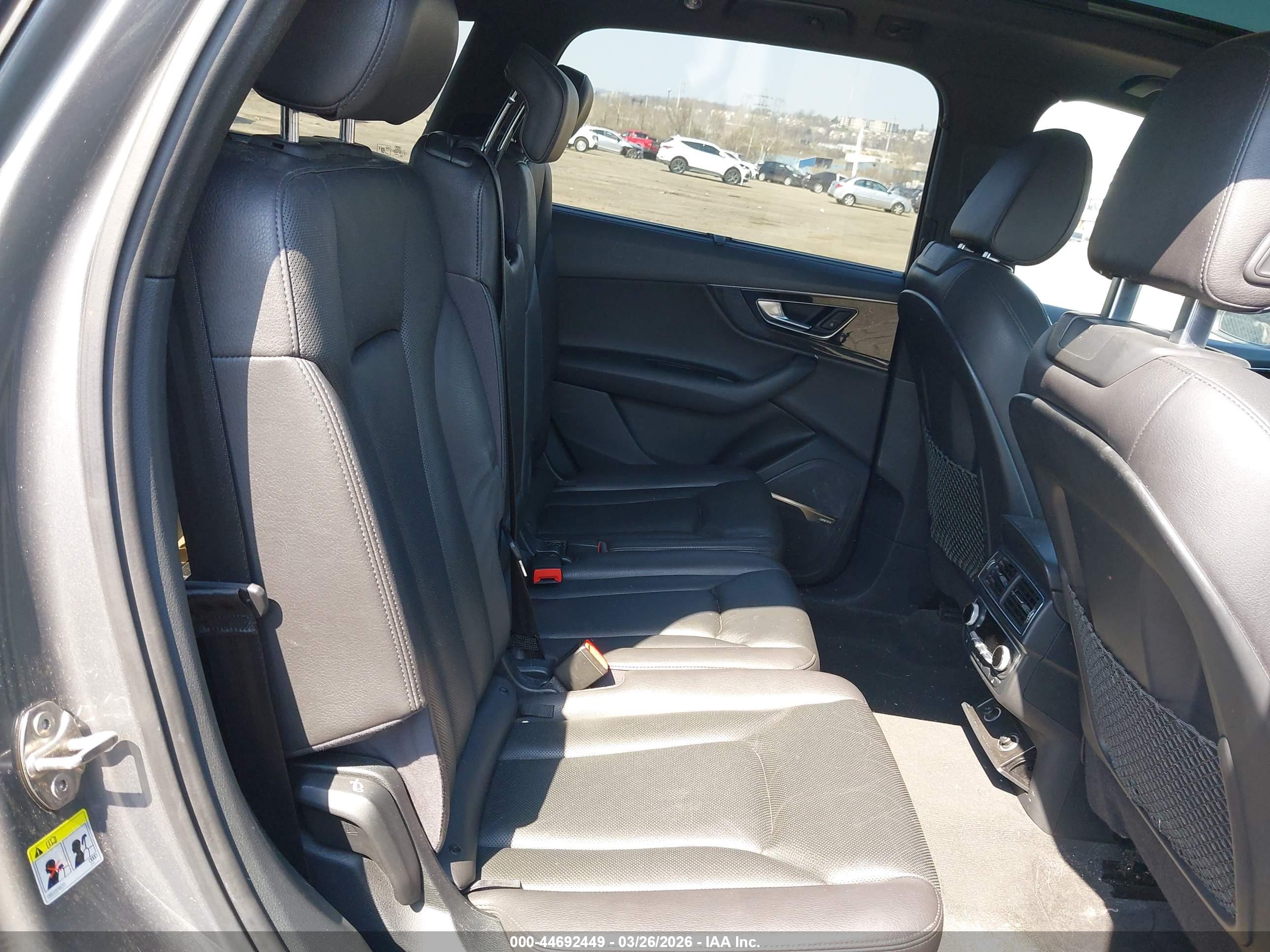 AUDI Q7 image 8