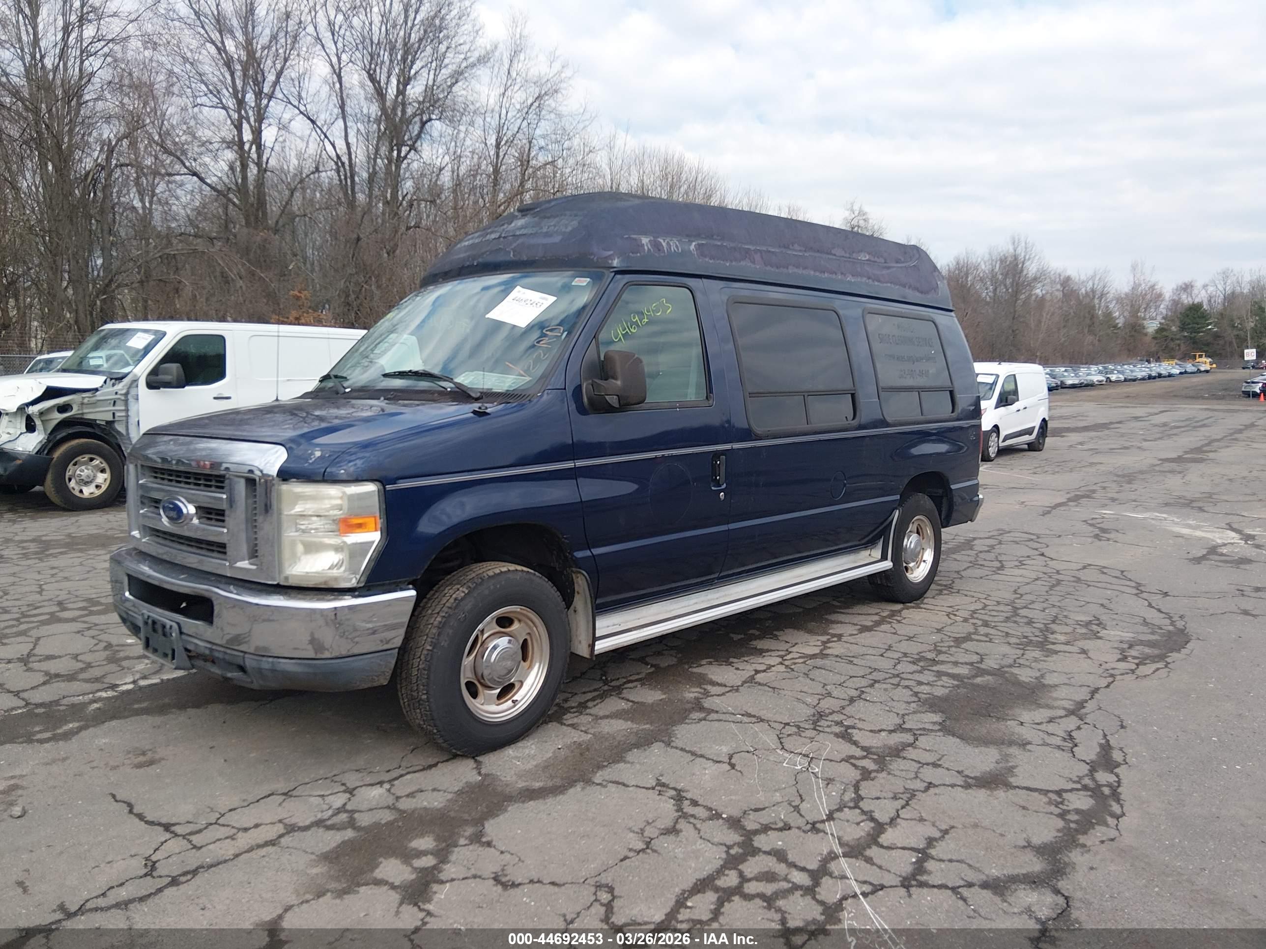 FORD E-150 image 2