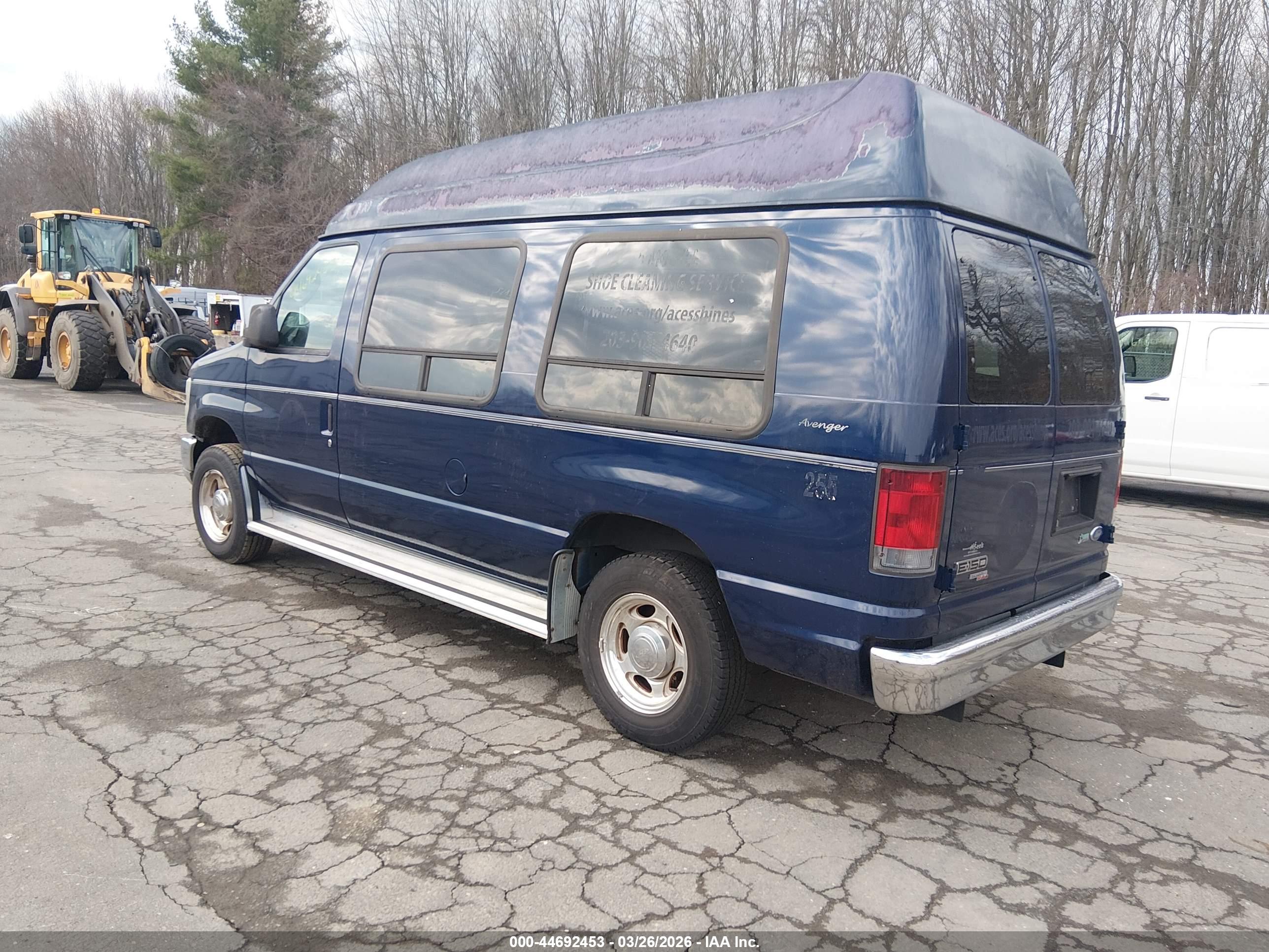 FORD E-150 image 3