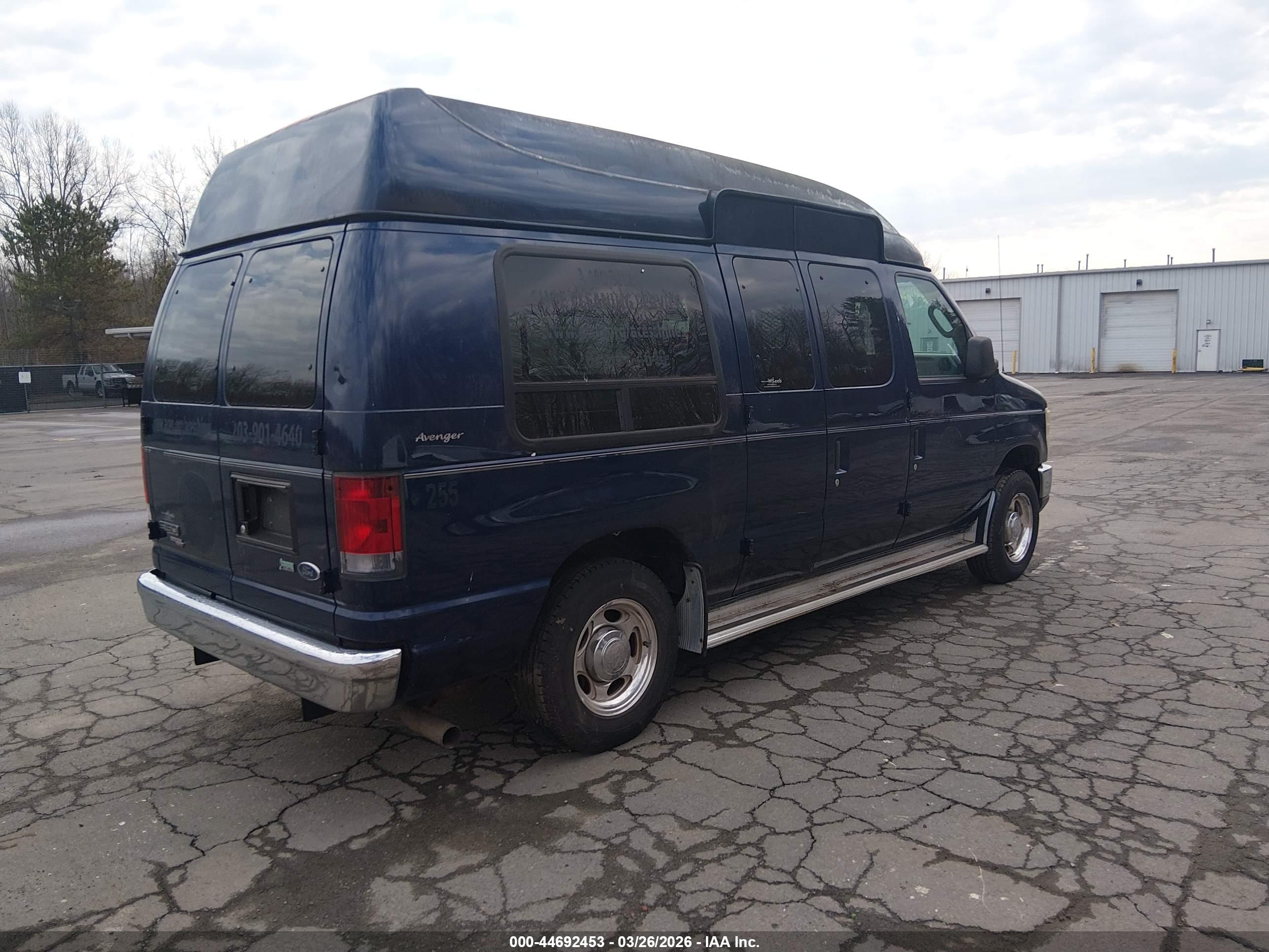 FORD E-150 image 4