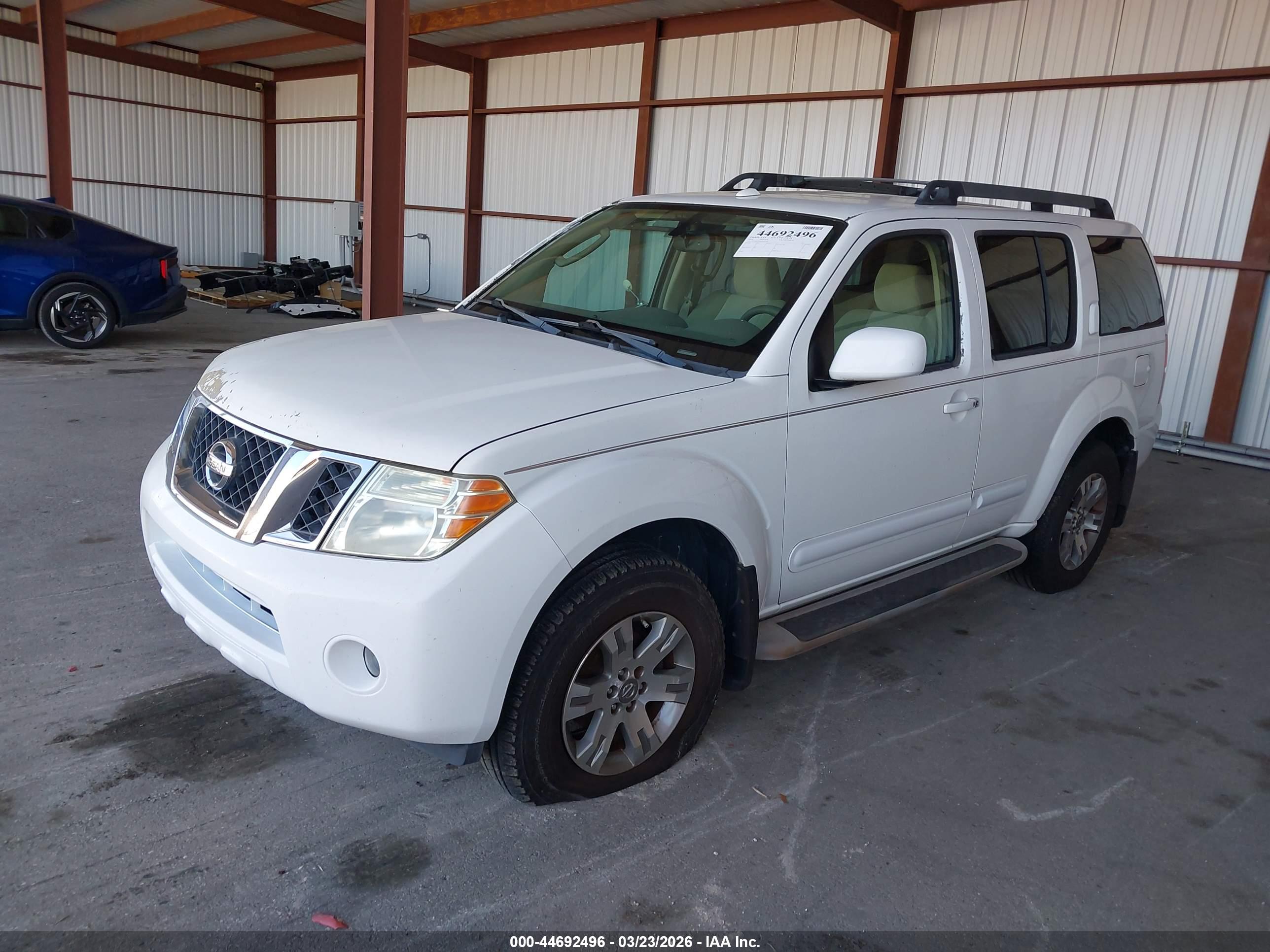 NISSAN PATHFINDER image 2