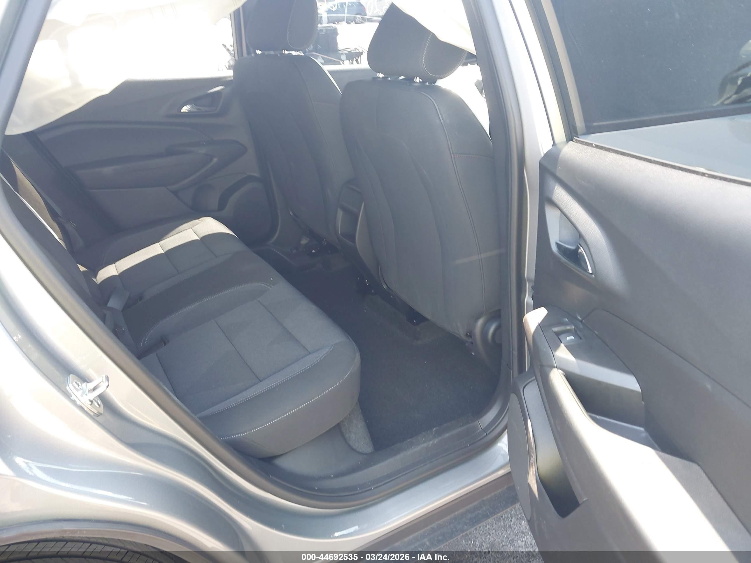 CHEVROLET TRAX image 8