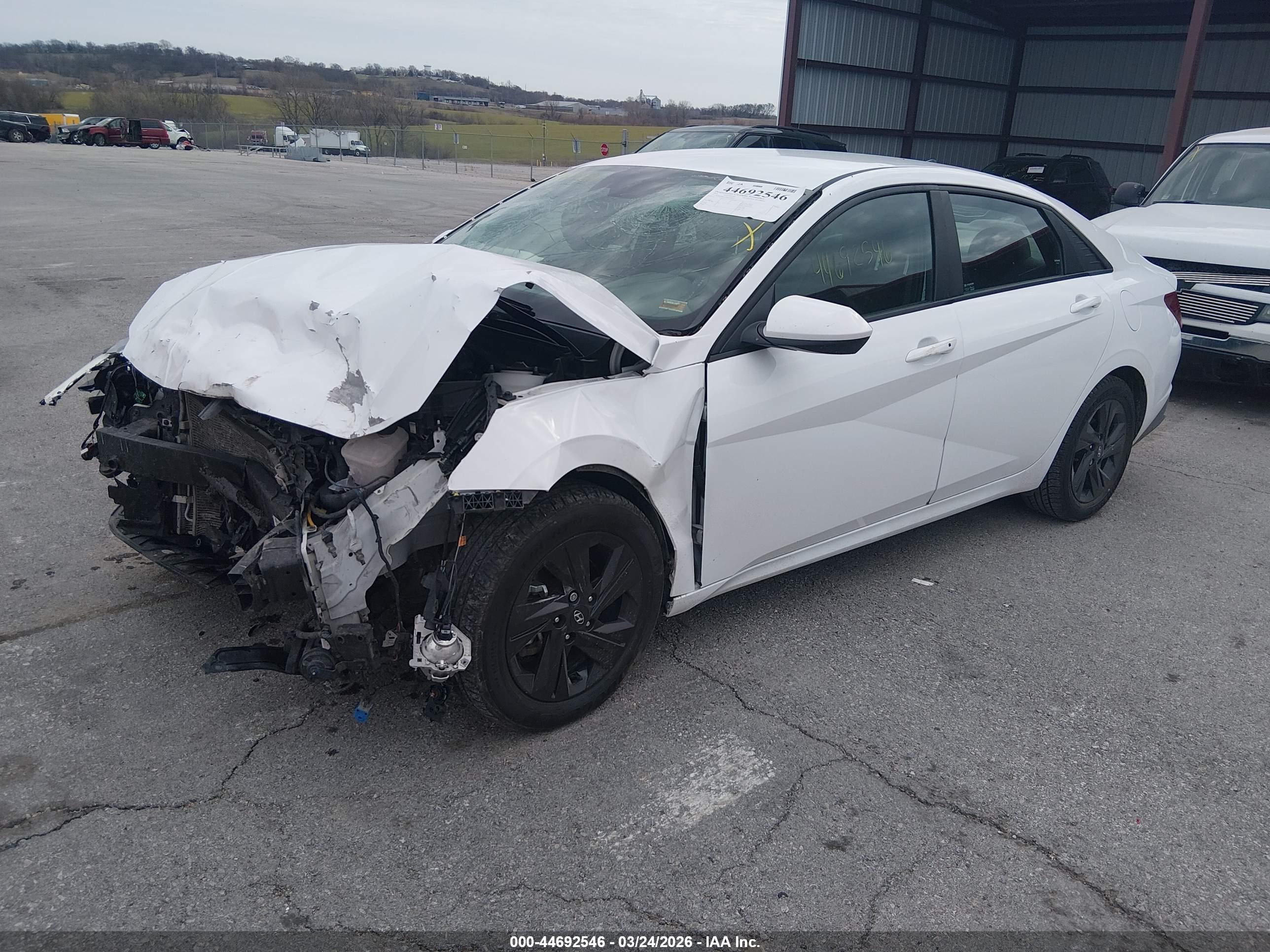 HYUNDAI ELANTRA image 2