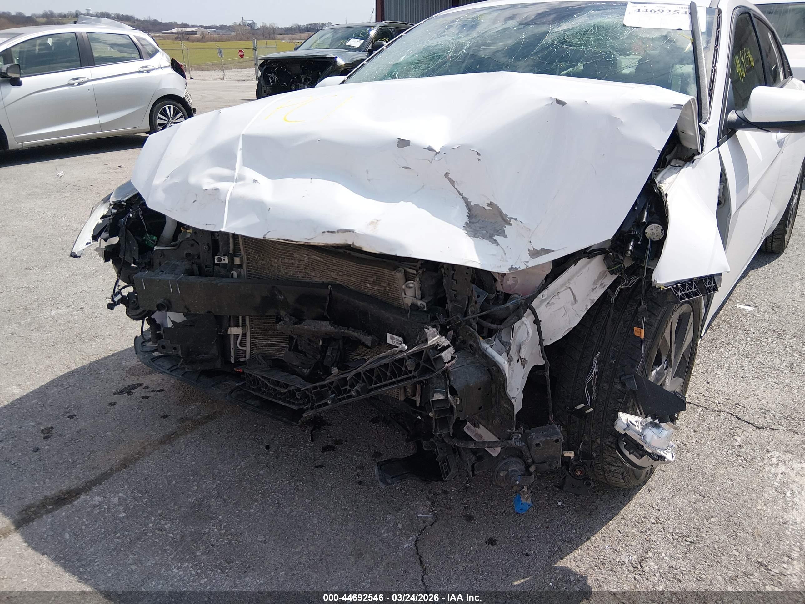 HYUNDAI ELANTRA image 6