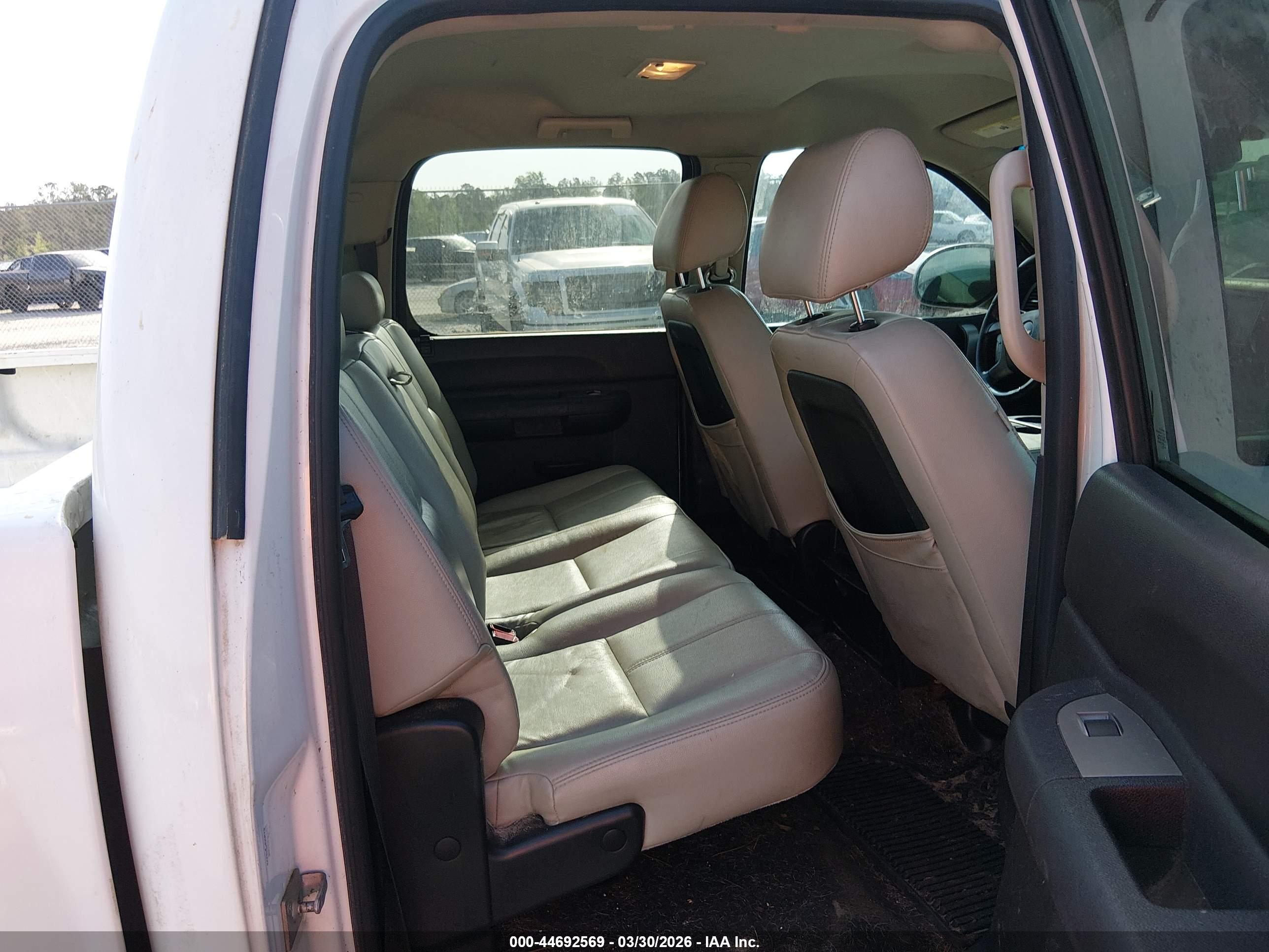 CHEVROLET SILVERADO image 8