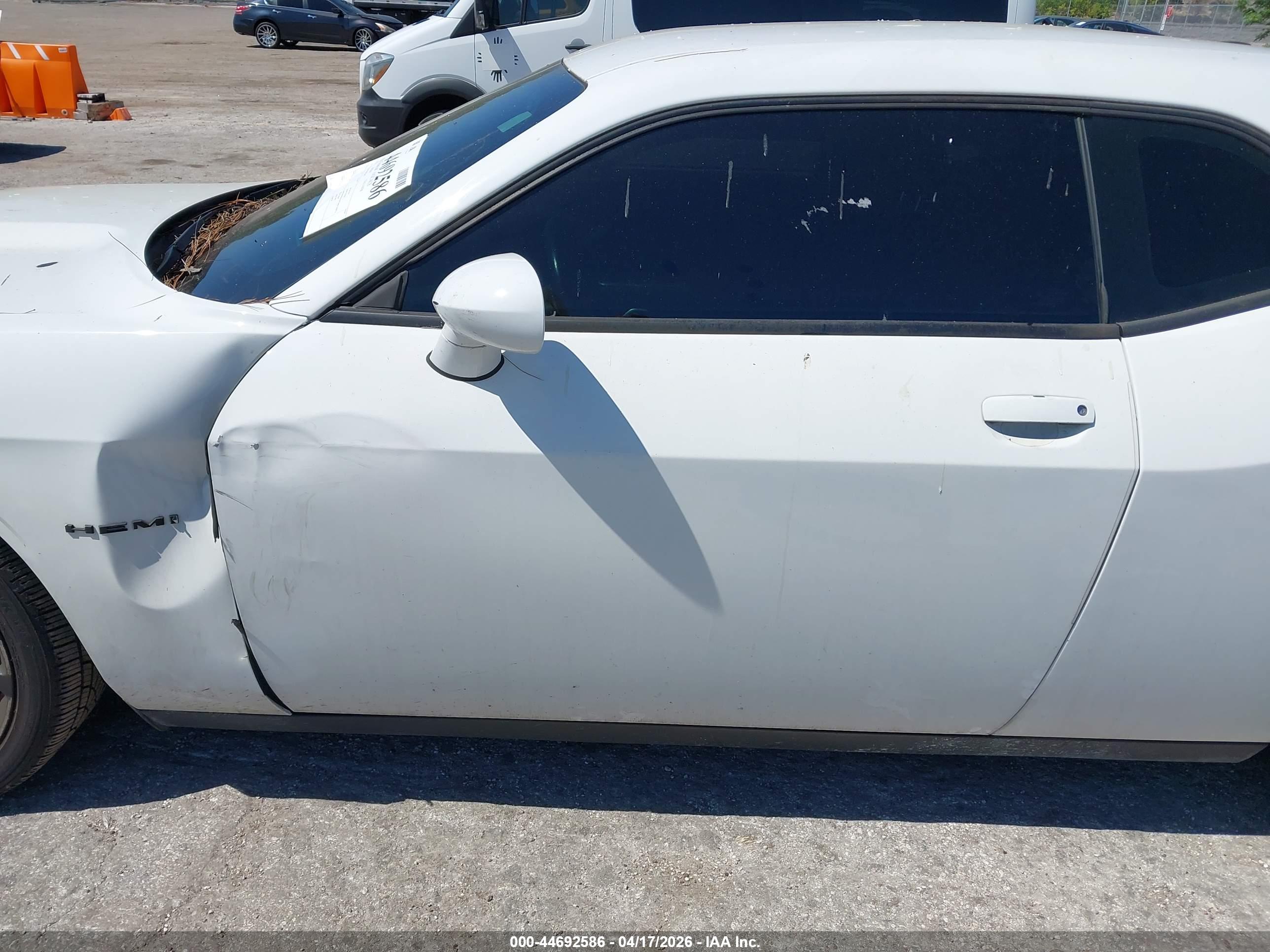 DODGE CHALLENGER image 6