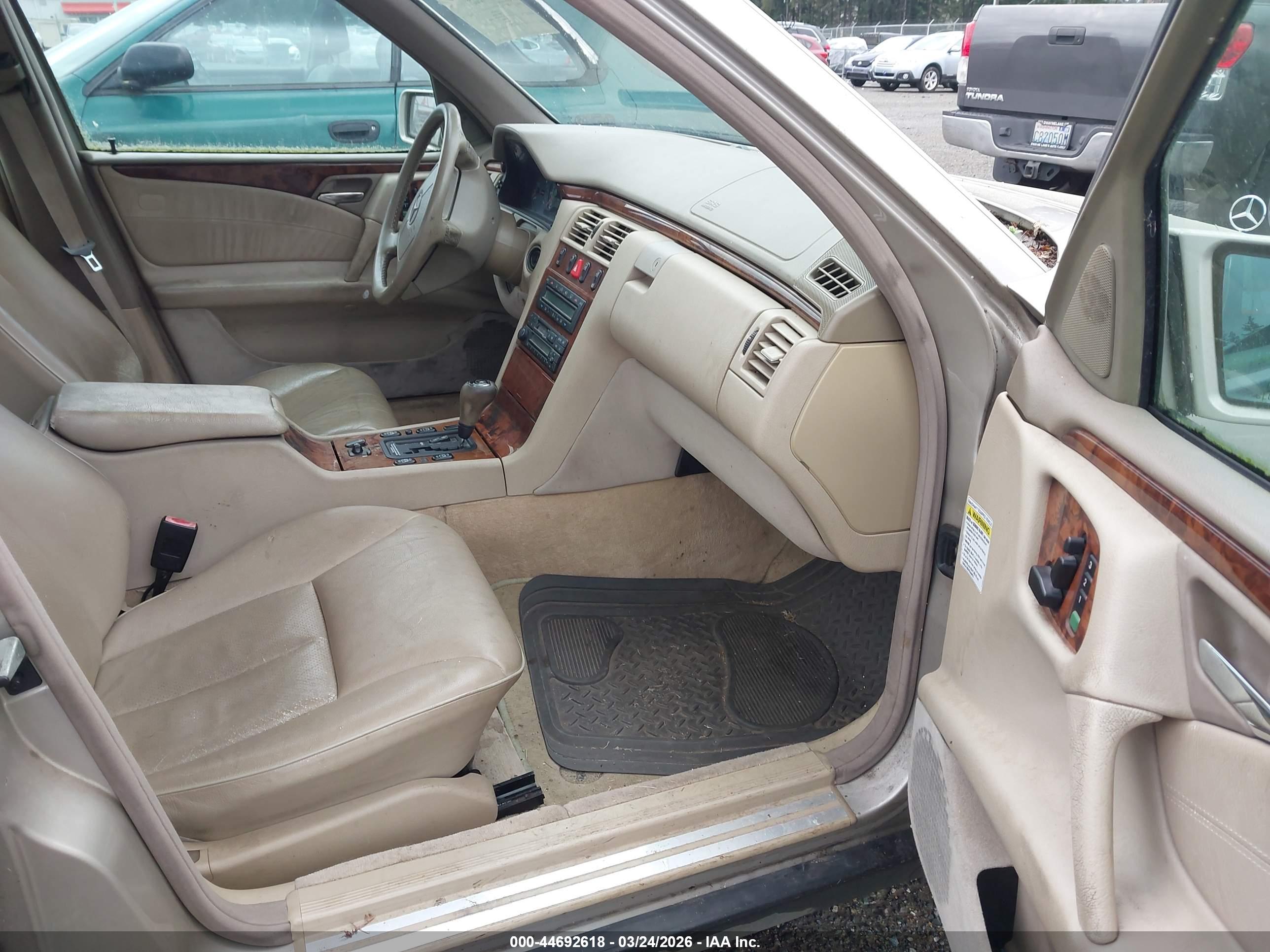 MERCEDES-BENZ E image 5
