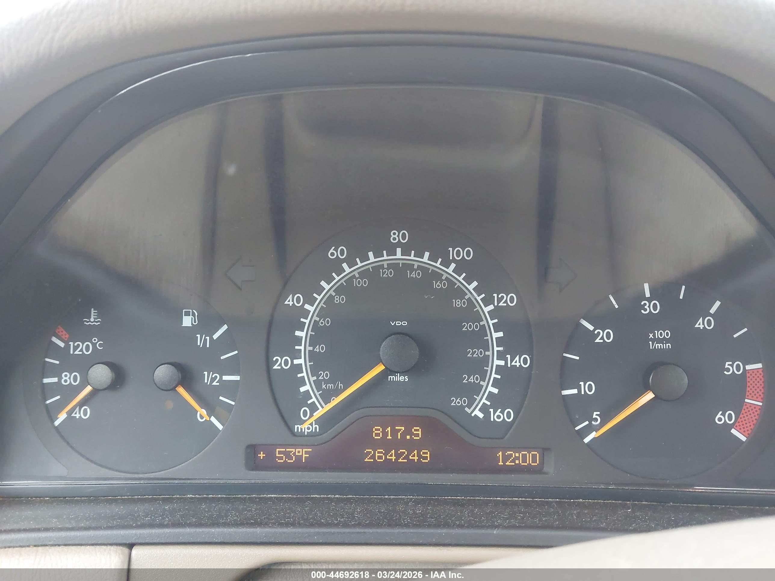 MERCEDES-BENZ E image 7