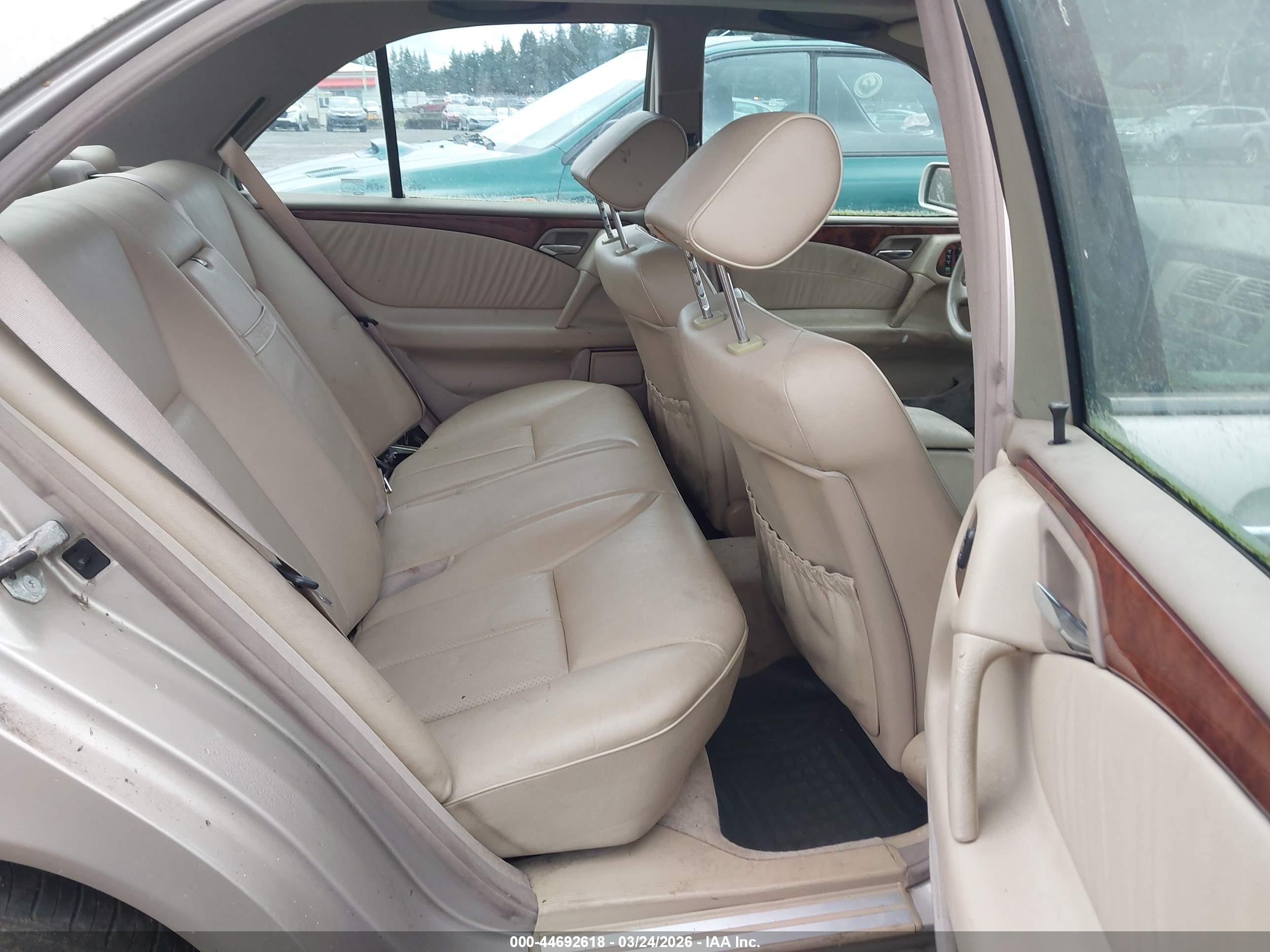 MERCEDES-BENZ E image 8
