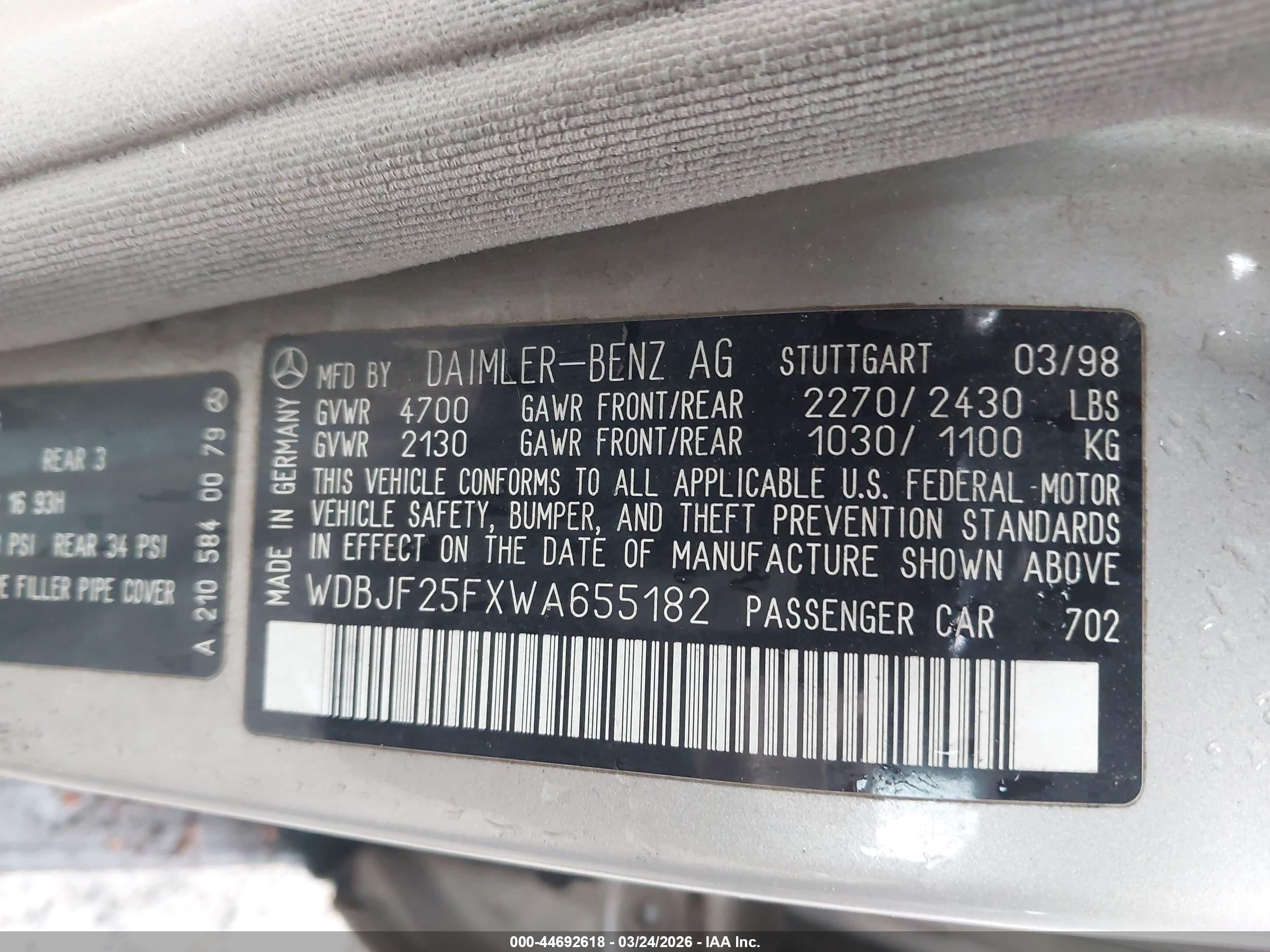 MERCEDES-BENZ E image 9