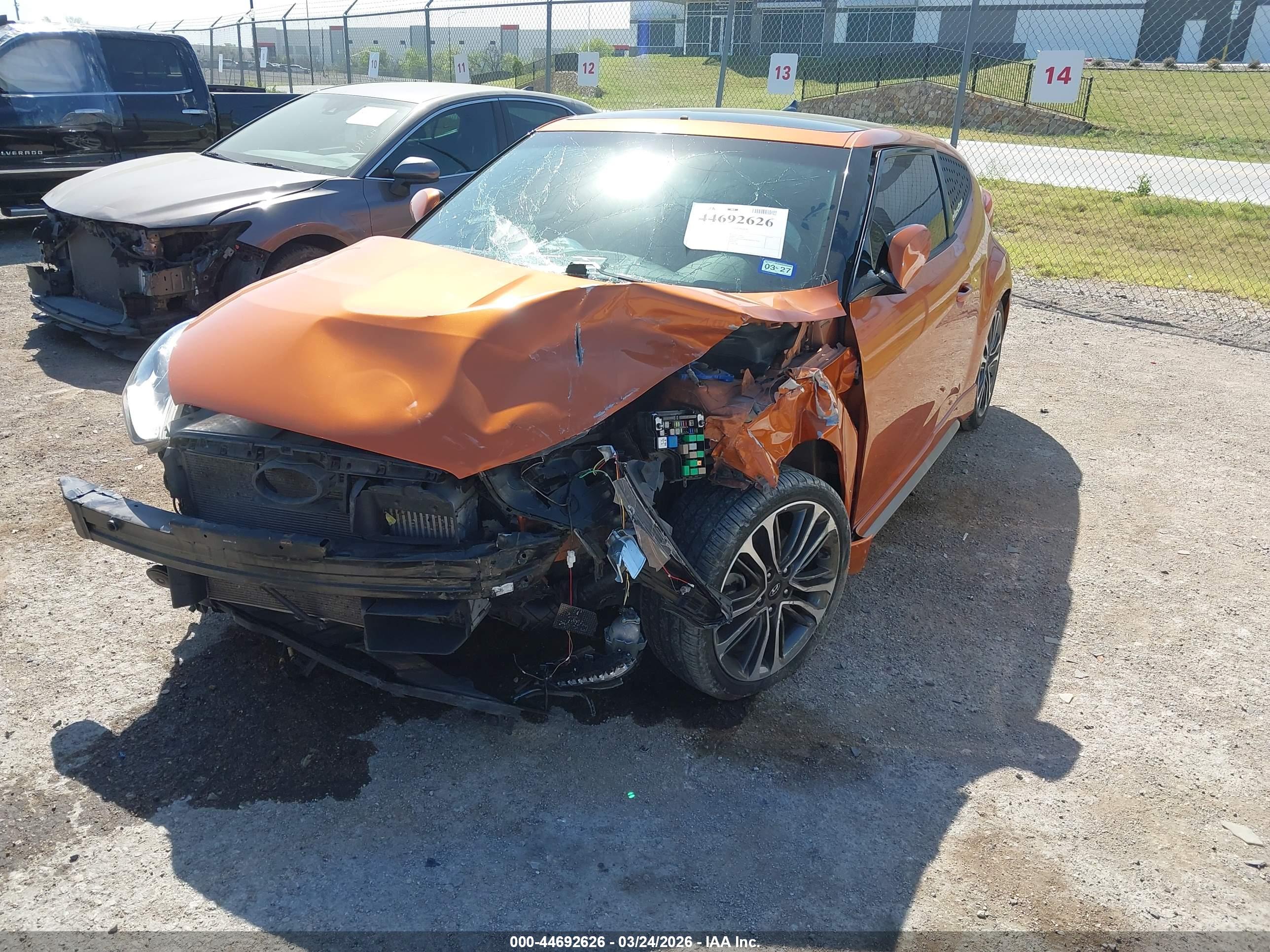 HYUNDAI VELOSTER image 2