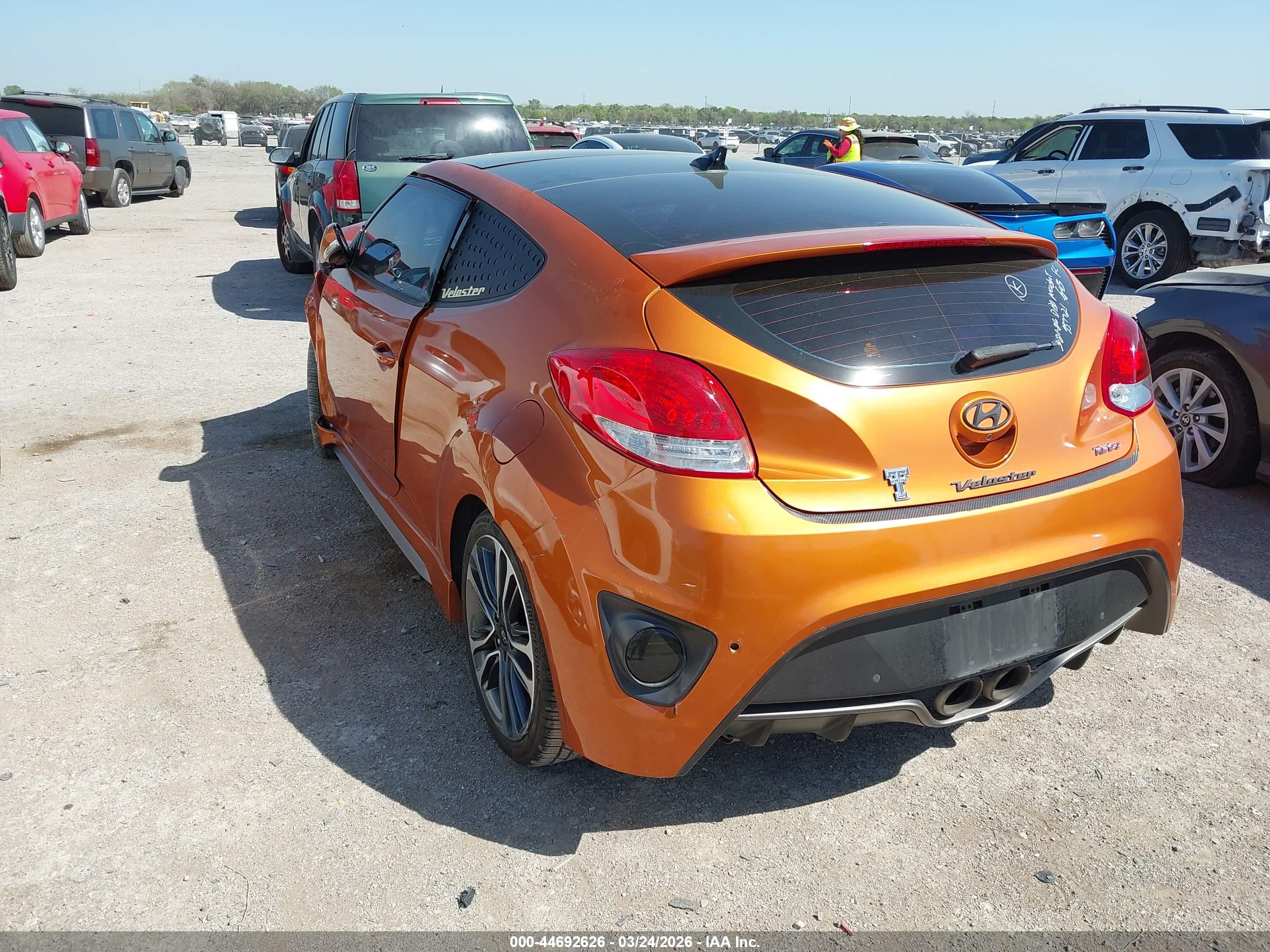 HYUNDAI VELOSTER image 3