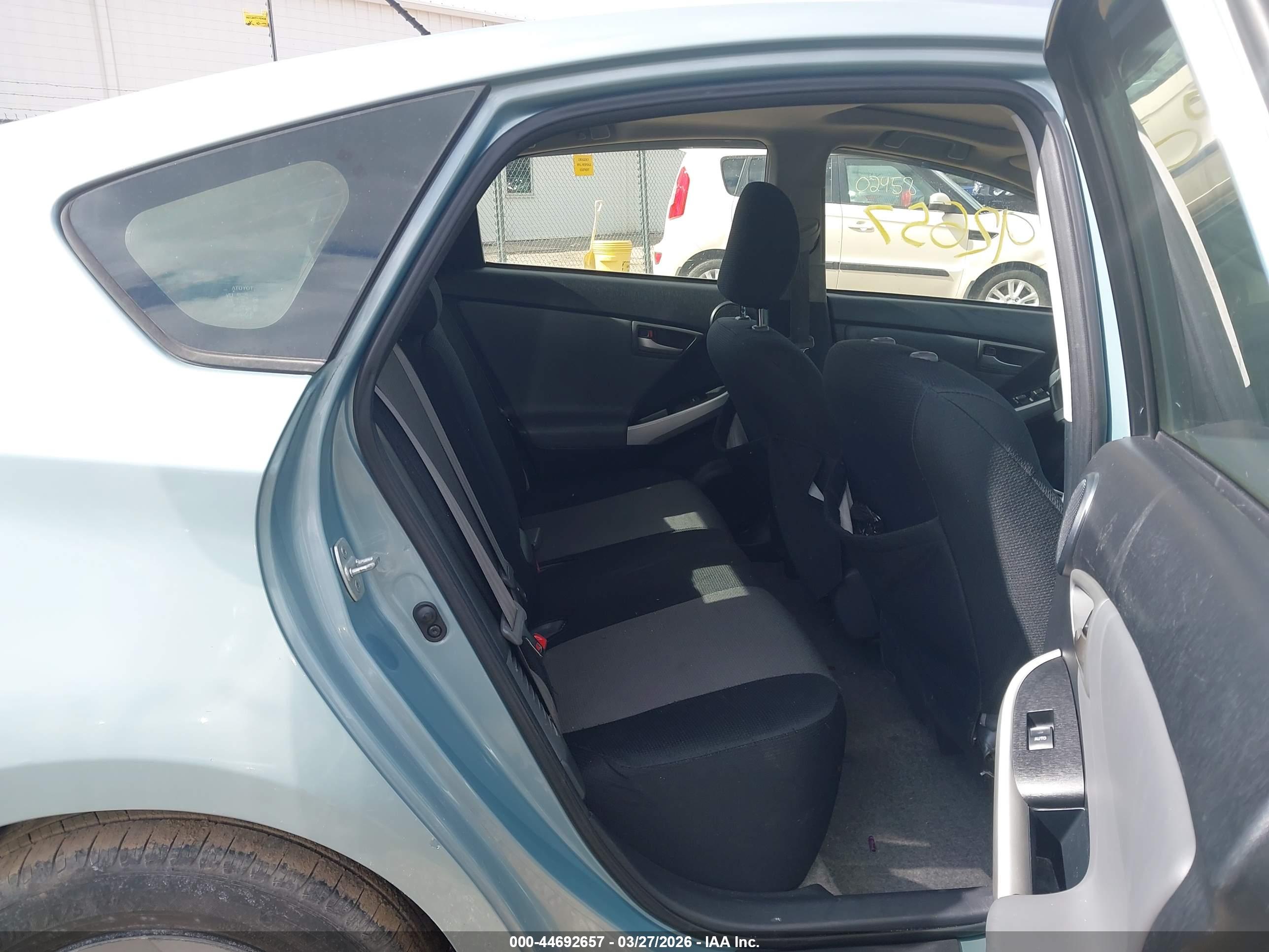 TOYOTA PRIUS image 8