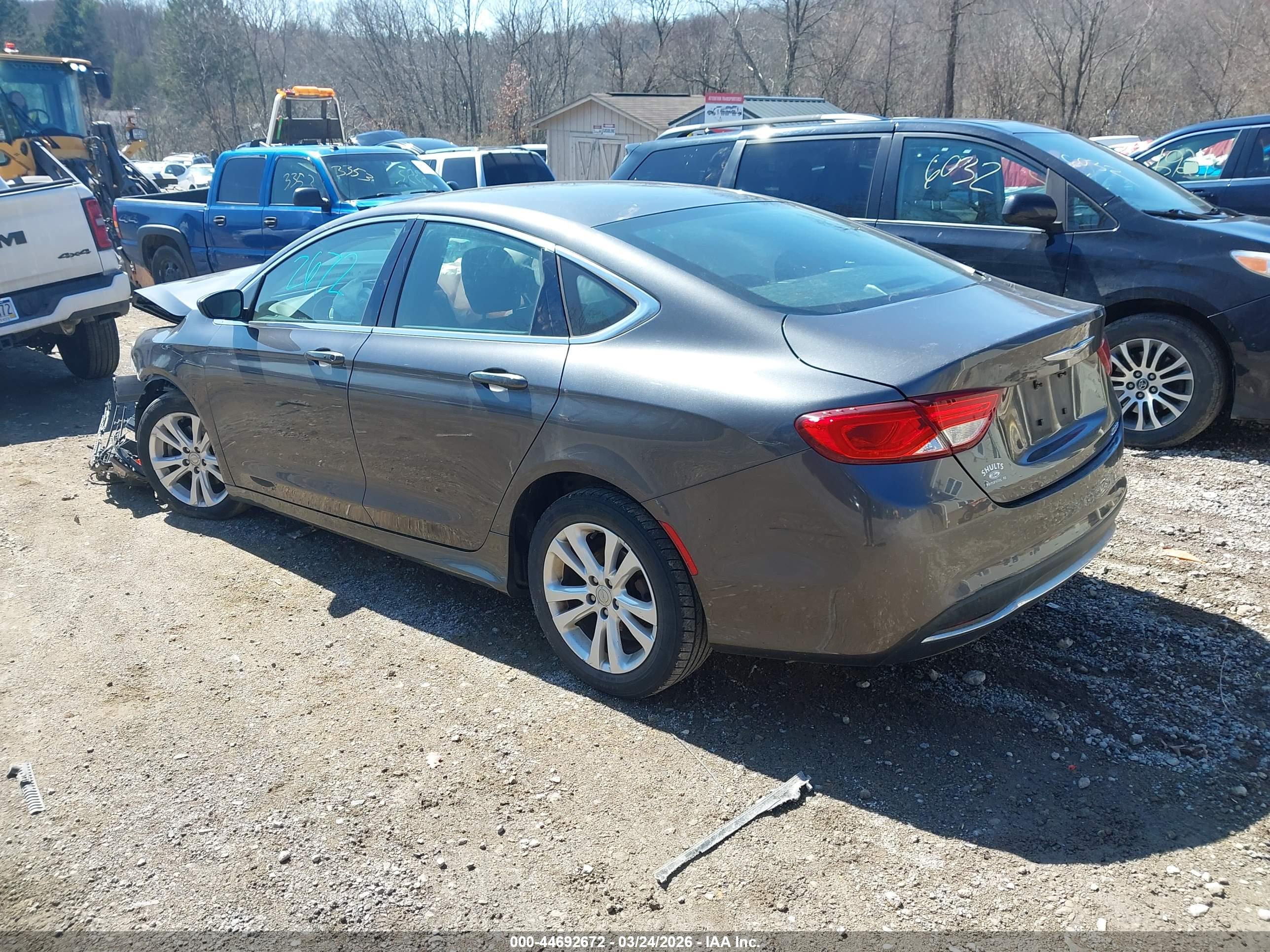 CHRYSLER 200 image 3