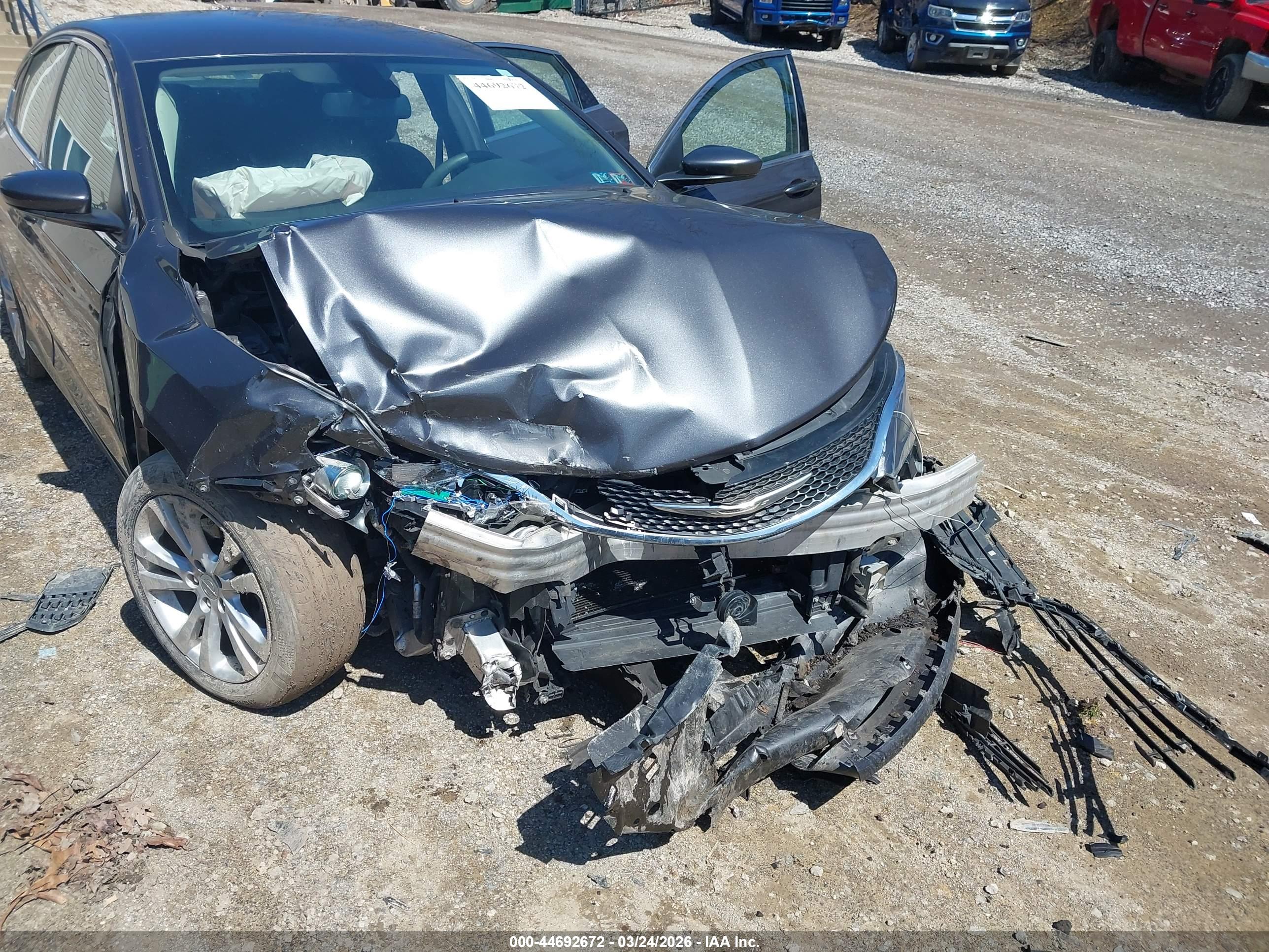 CHRYSLER 200 image 6