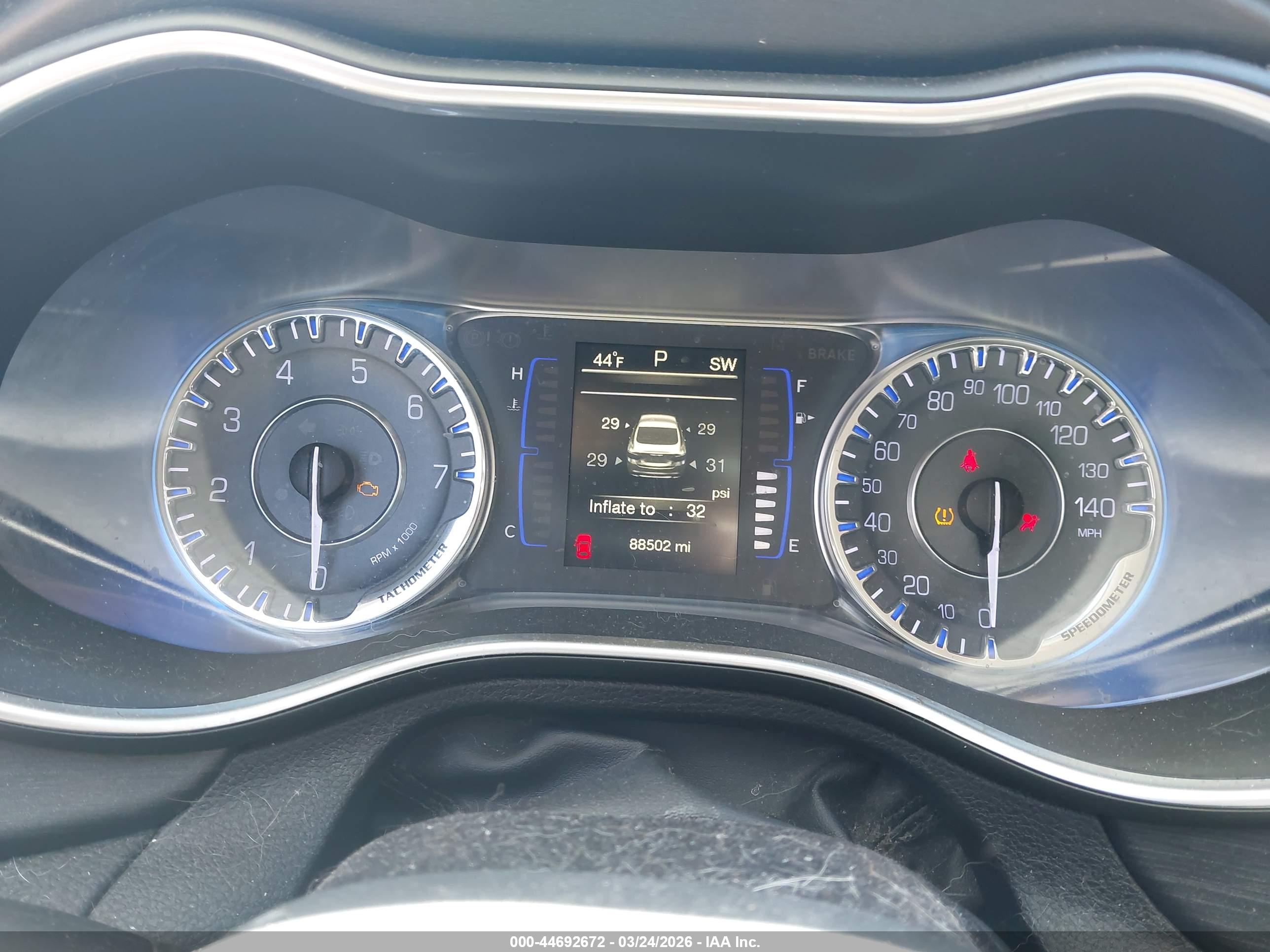 CHRYSLER 200 image 7