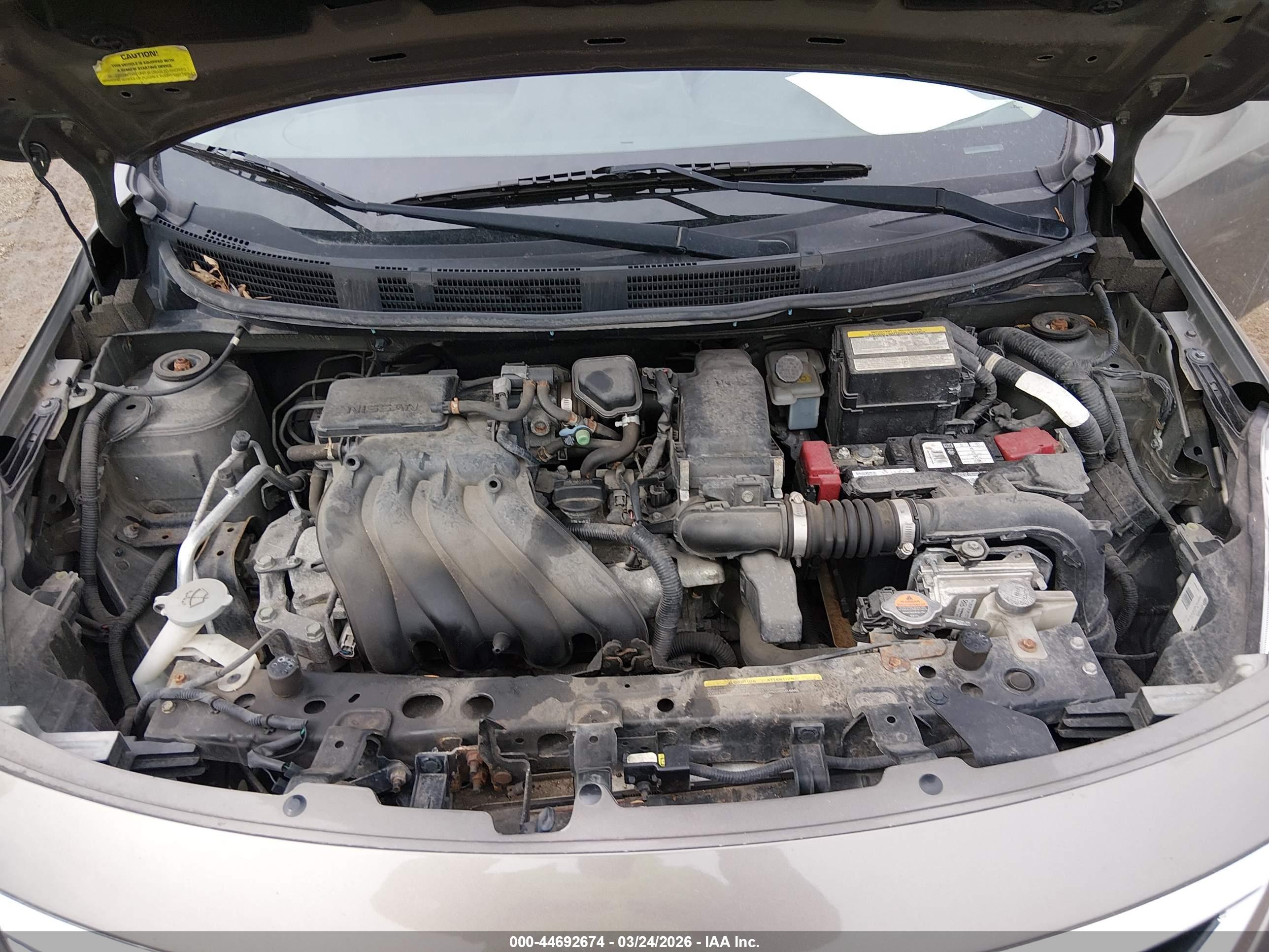 NISSAN VERSA image 10