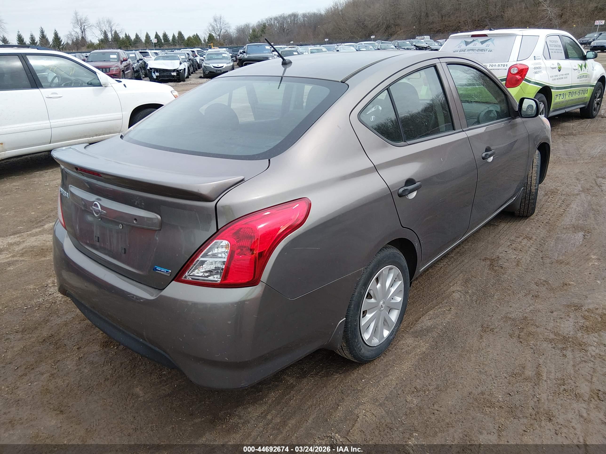 NISSAN VERSA image 4