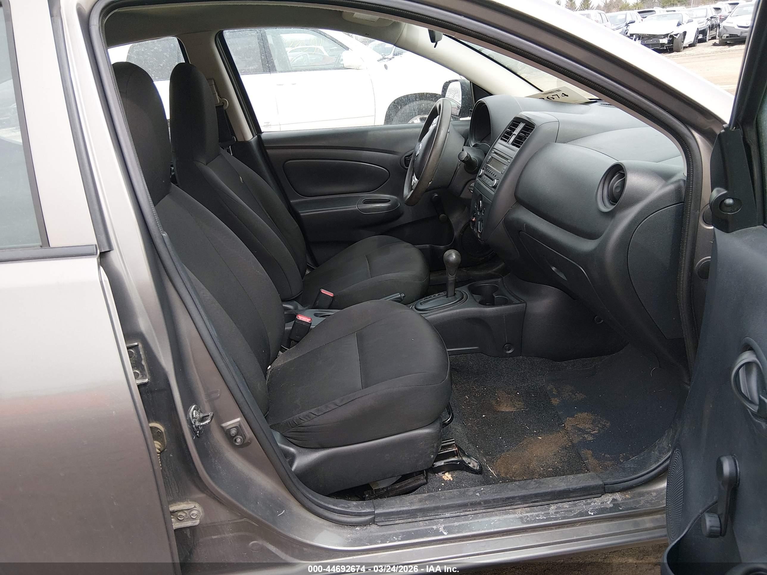 NISSAN VERSA image 5