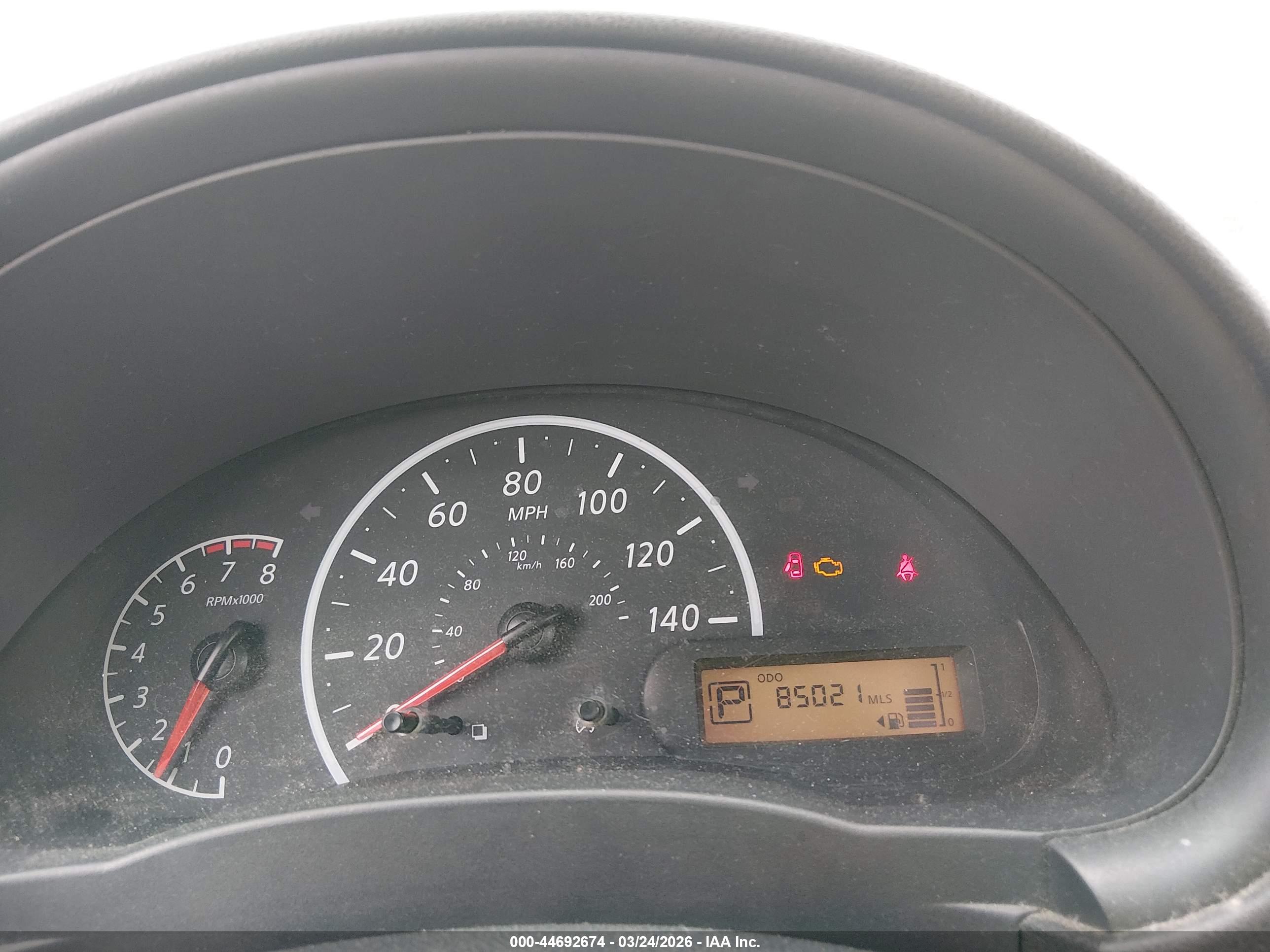 NISSAN VERSA image 7