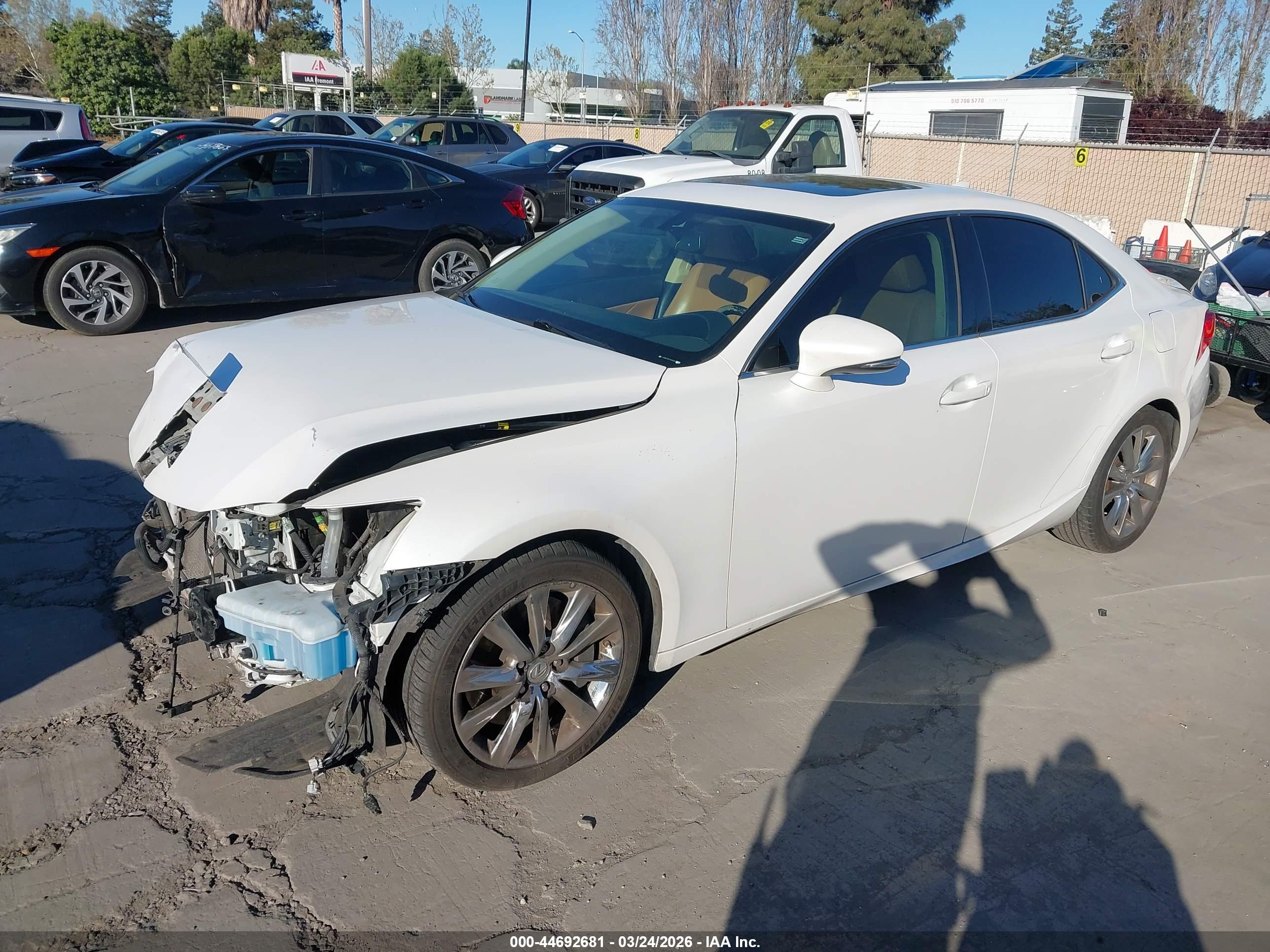 LEXUS IS image 2
