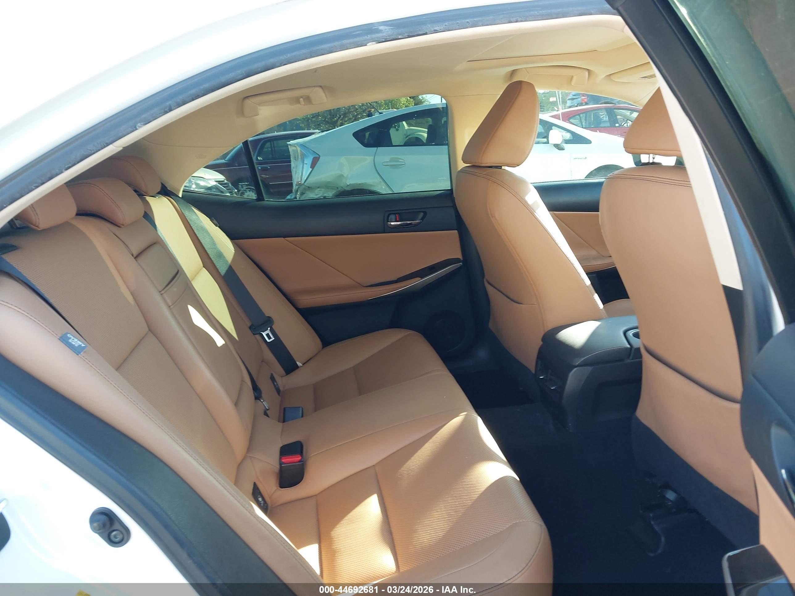 LEXUS IS image 8