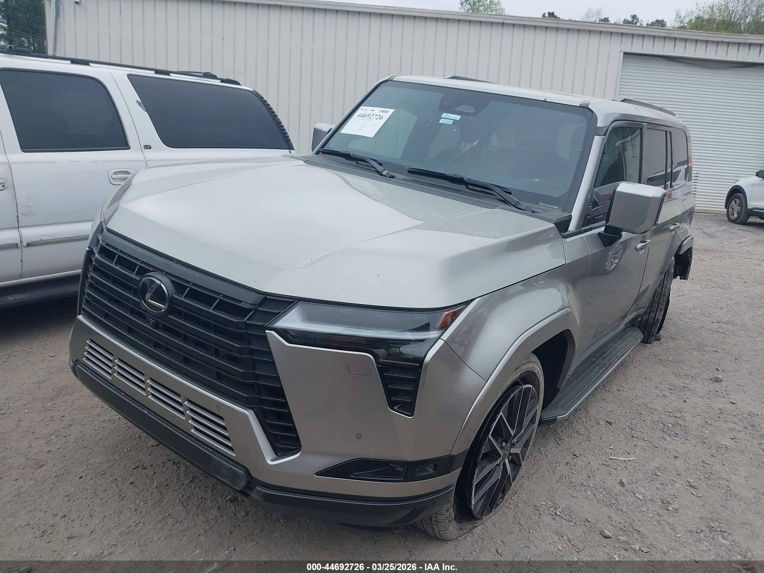 LEXUS GX image 2