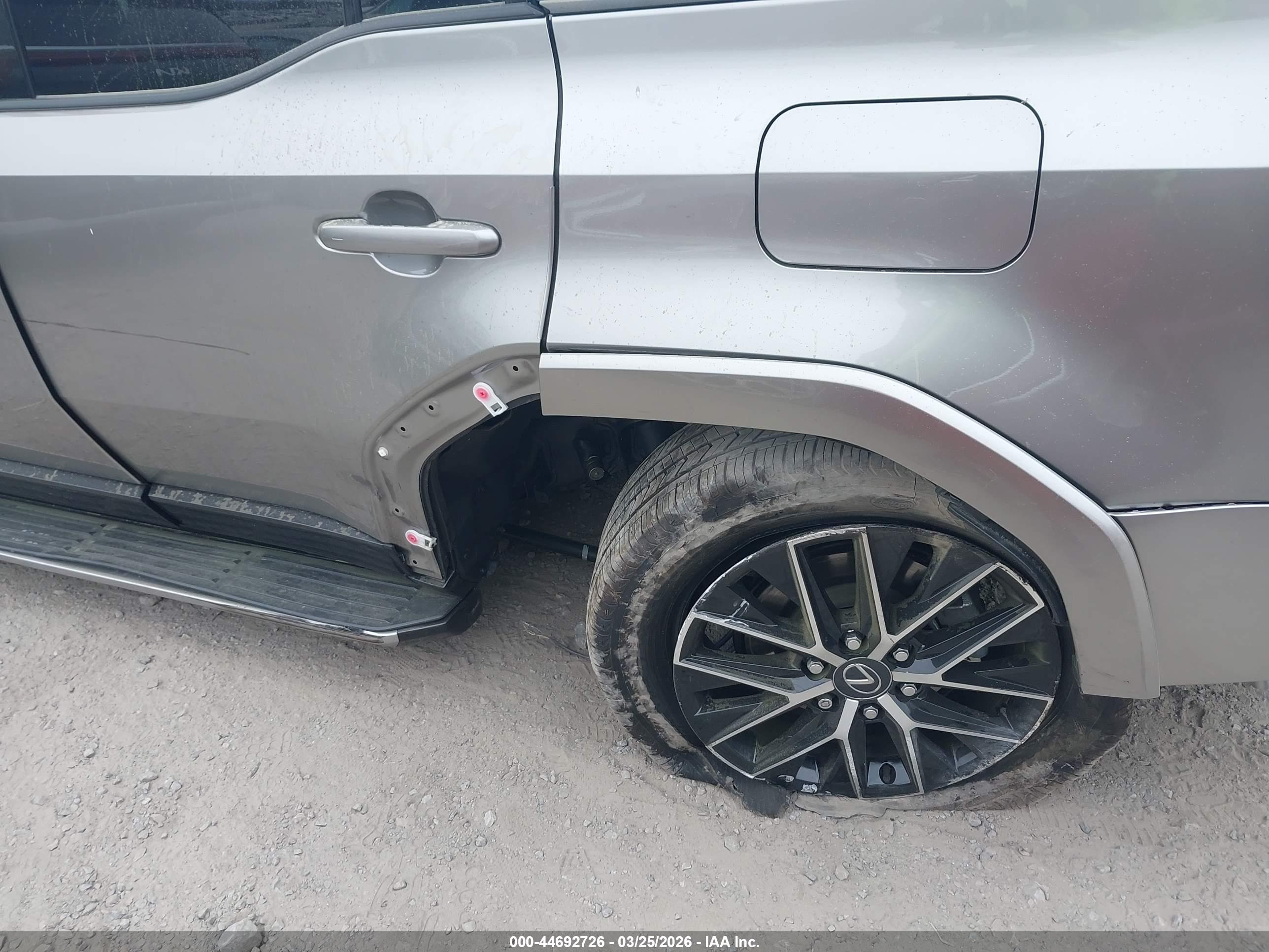 LEXUS GX image 6