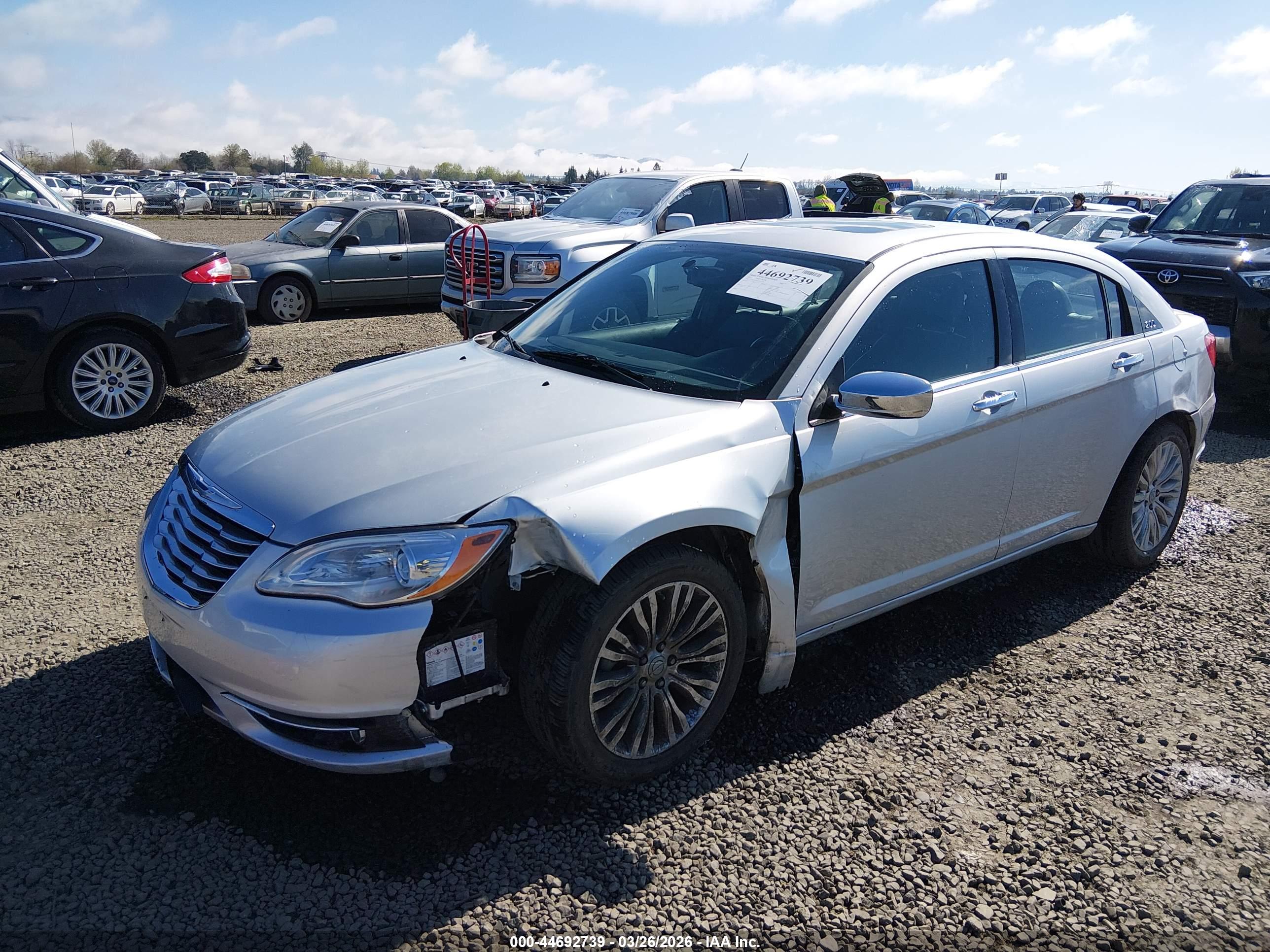CHRYSLER 200 image 2