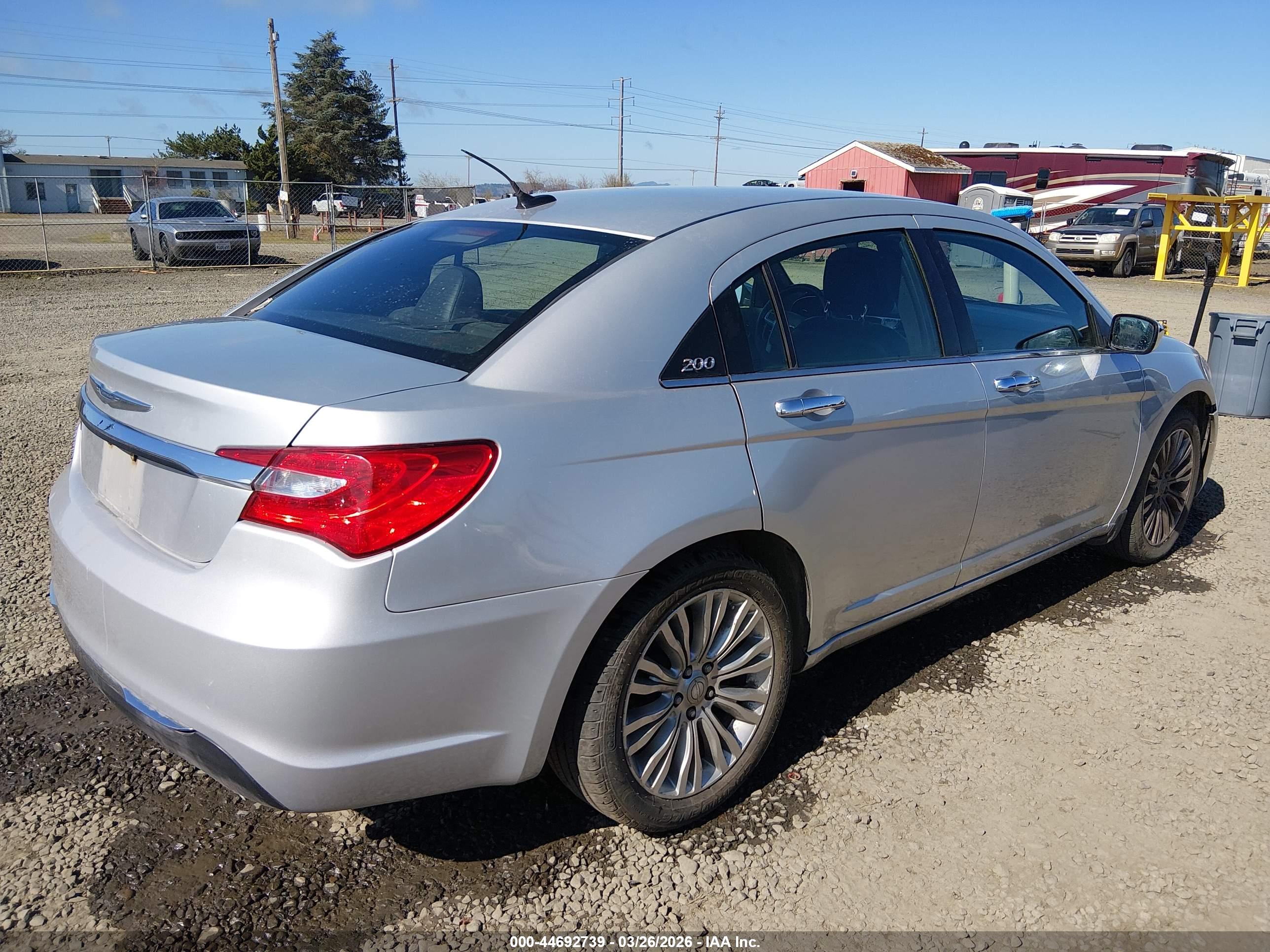 CHRYSLER 200 image 4
