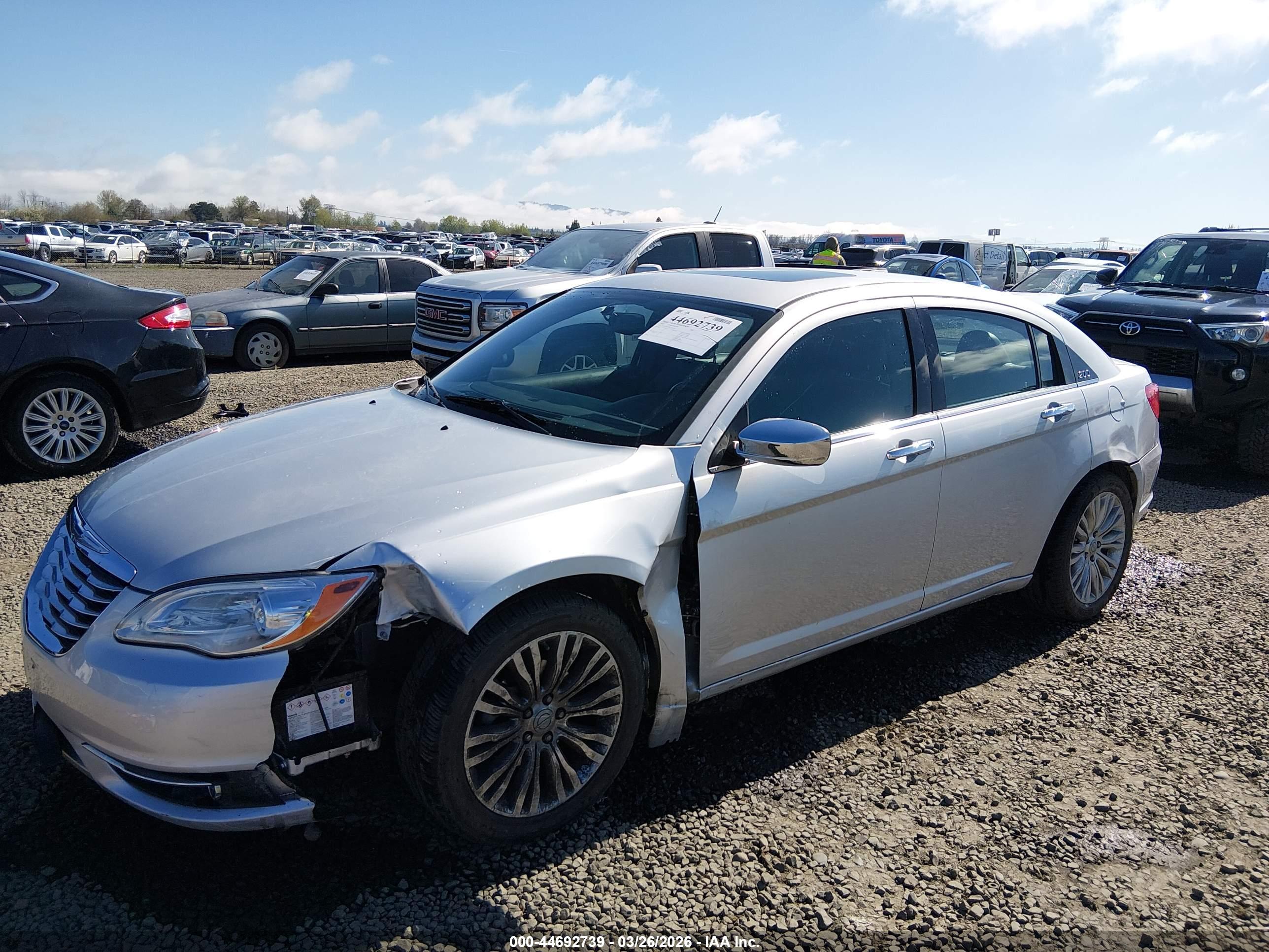 CHRYSLER 200 image 6