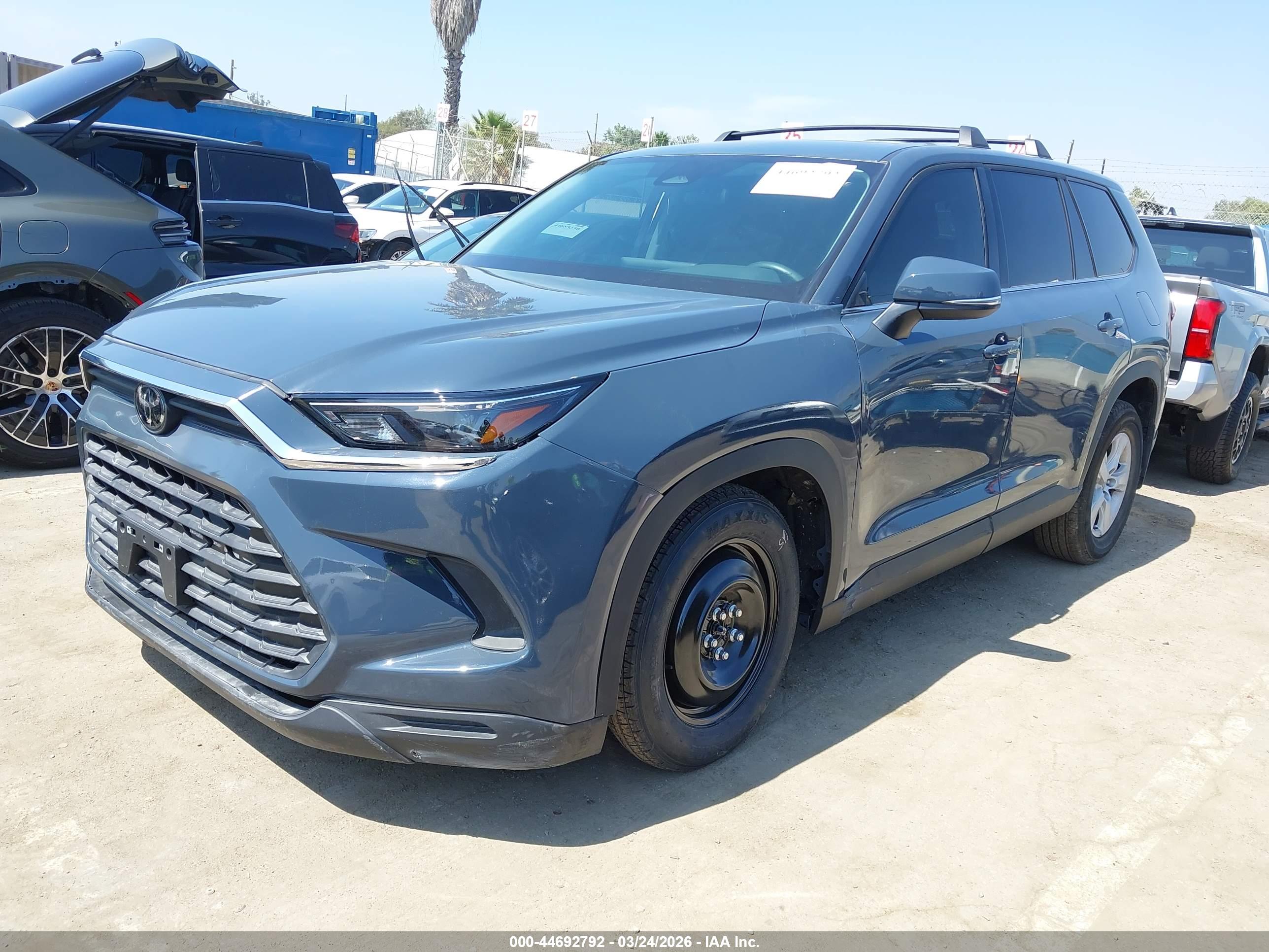 TOYOTA GRAND image 2