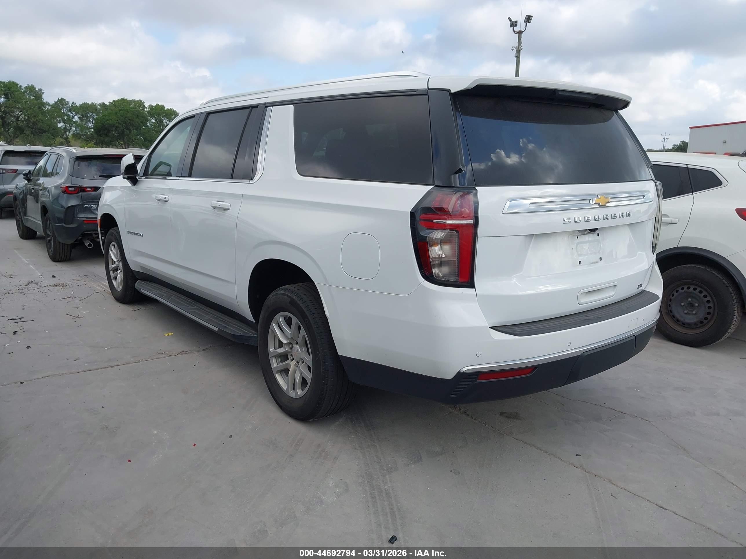 CHEVROLET SUBURBAN image 3