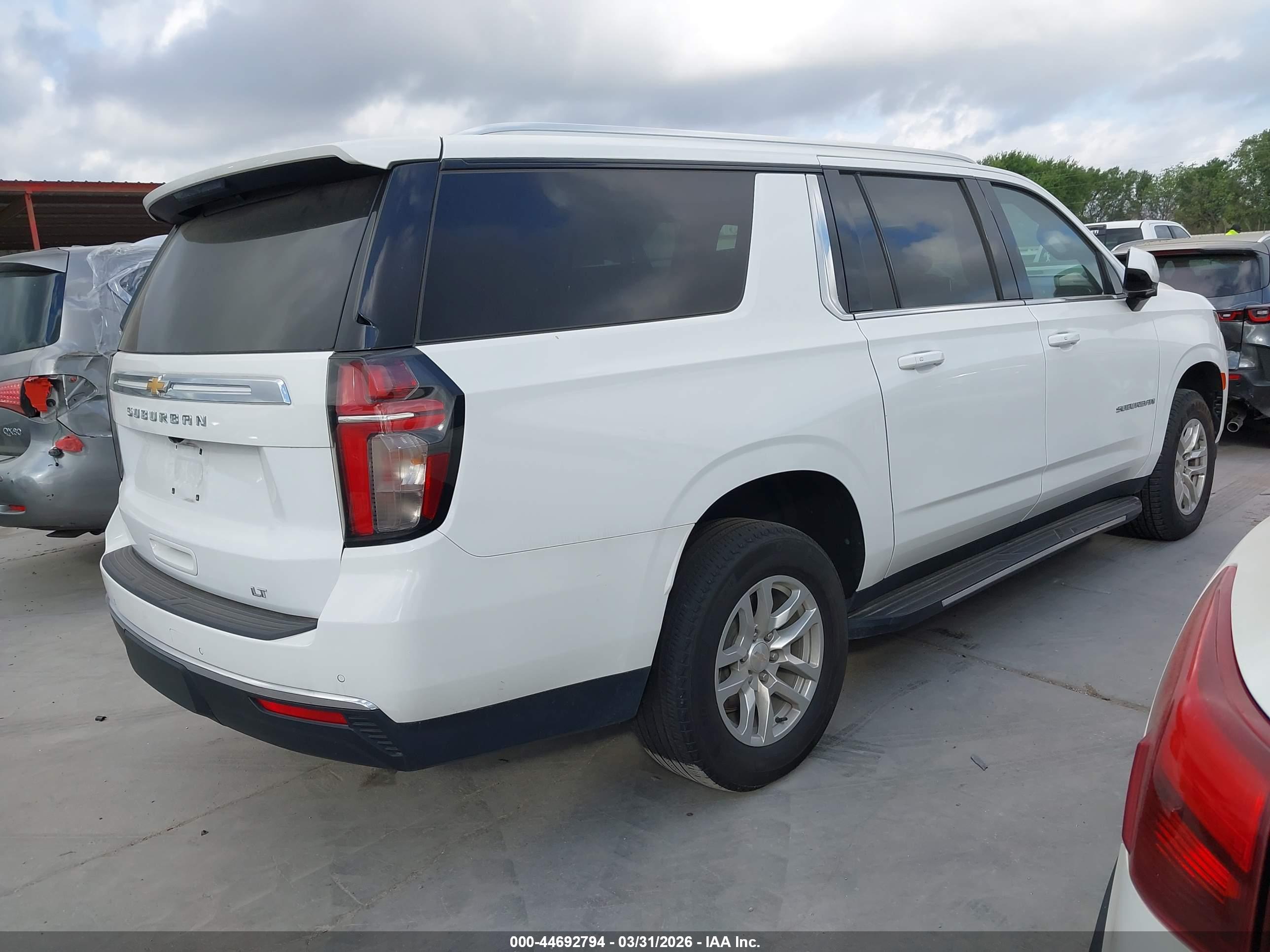CHEVROLET SUBURBAN image 4