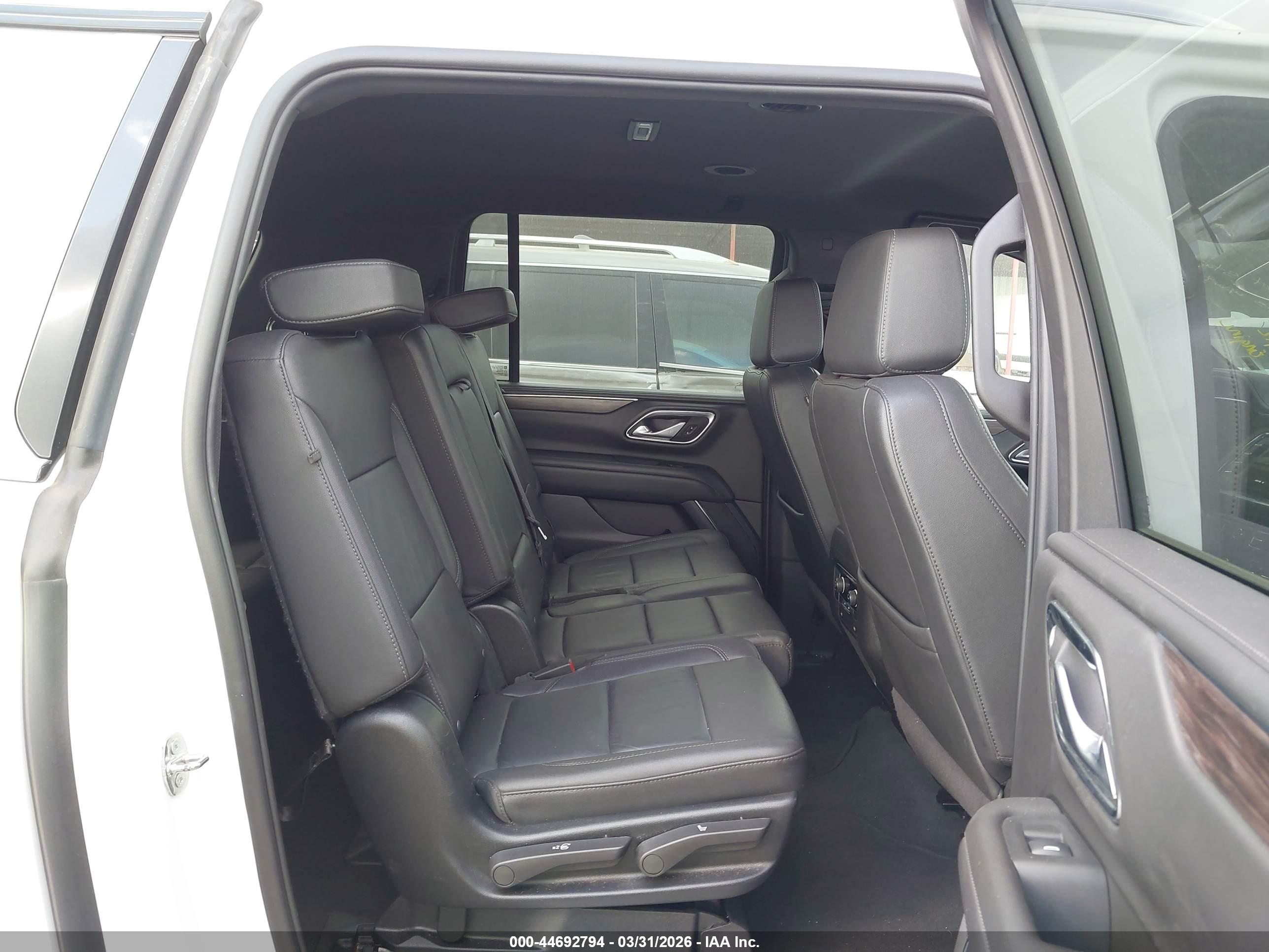 CHEVROLET SUBURBAN image 8