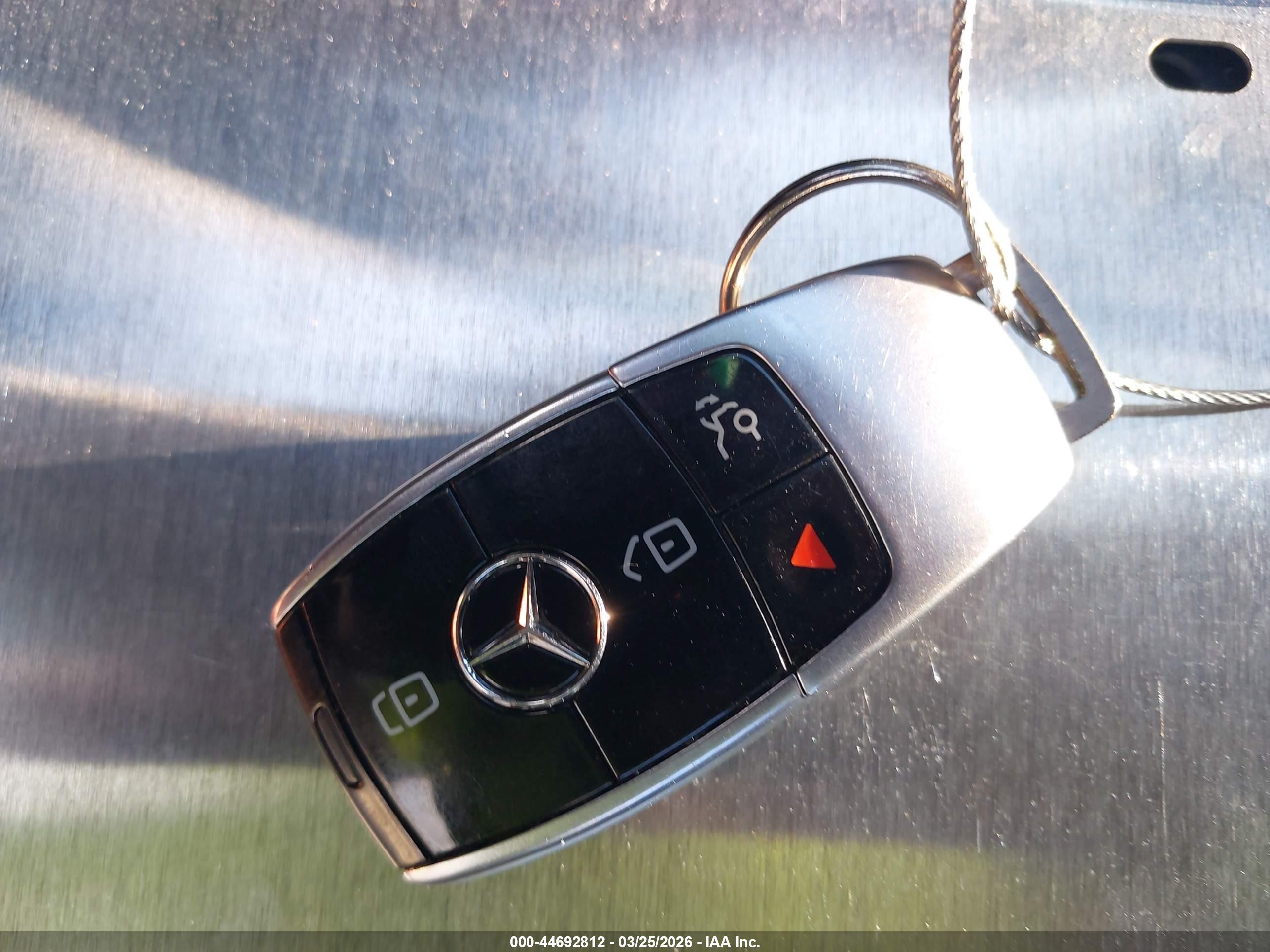 MERCEDES-BENZ E image 11
