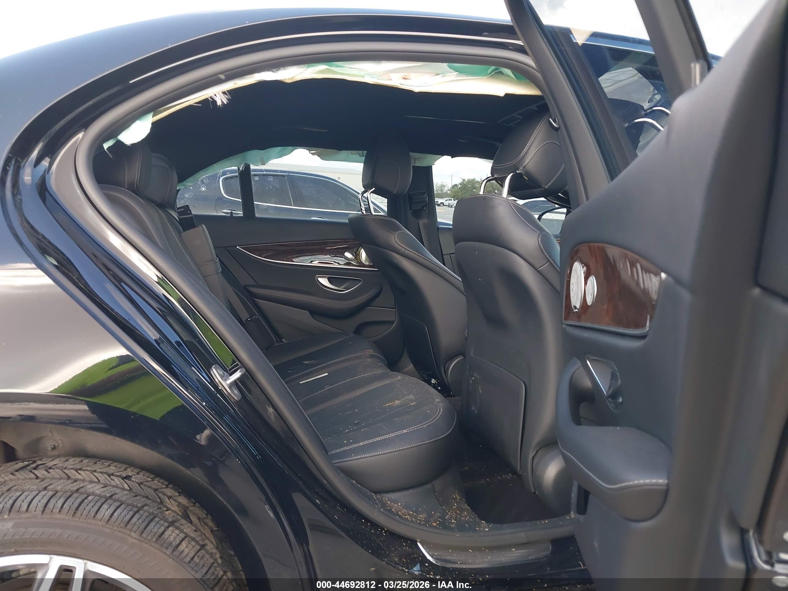 MERCEDES-BENZ E image 8