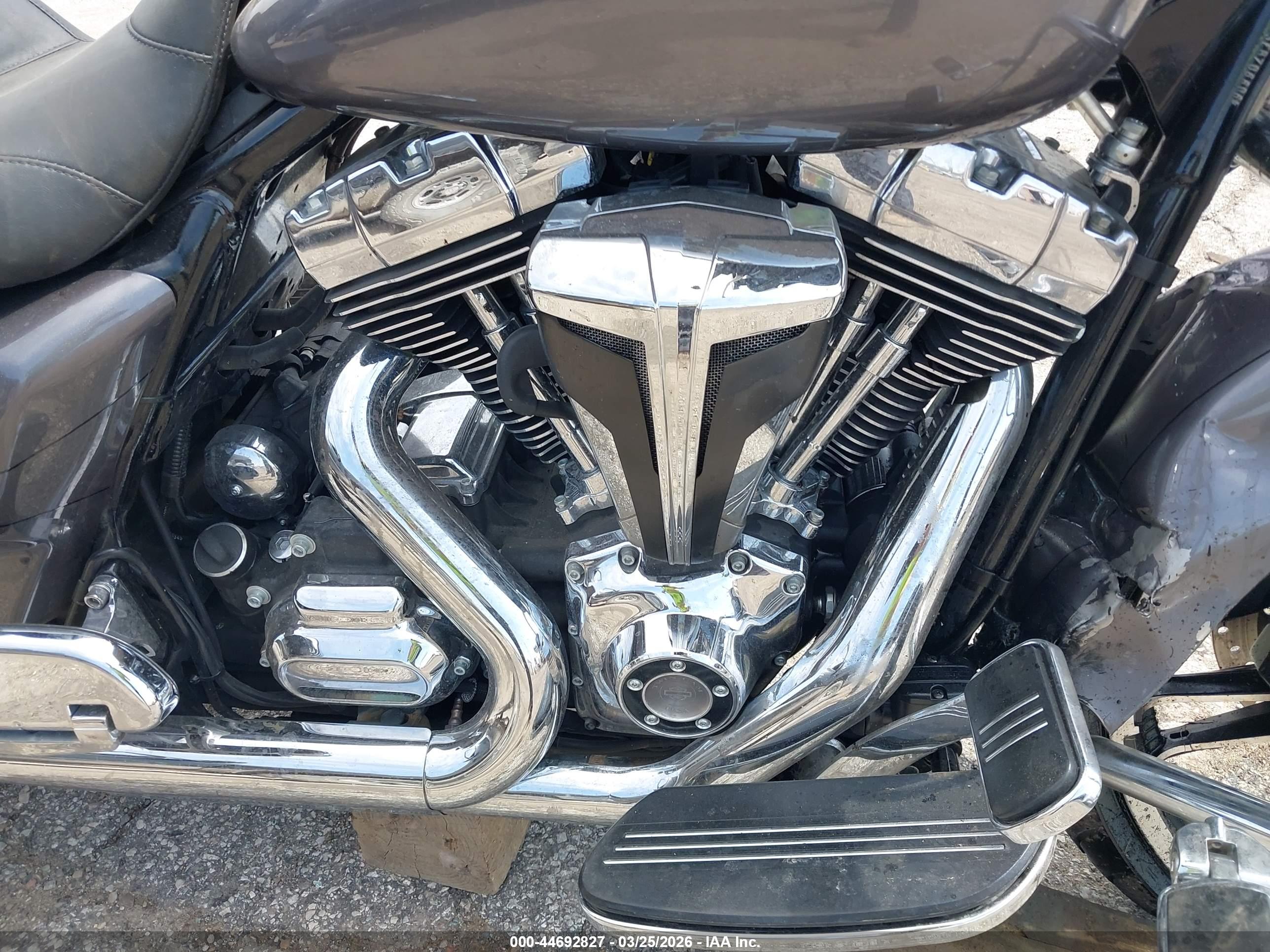 HARLEY-DAVIDSON FLHXS image 8