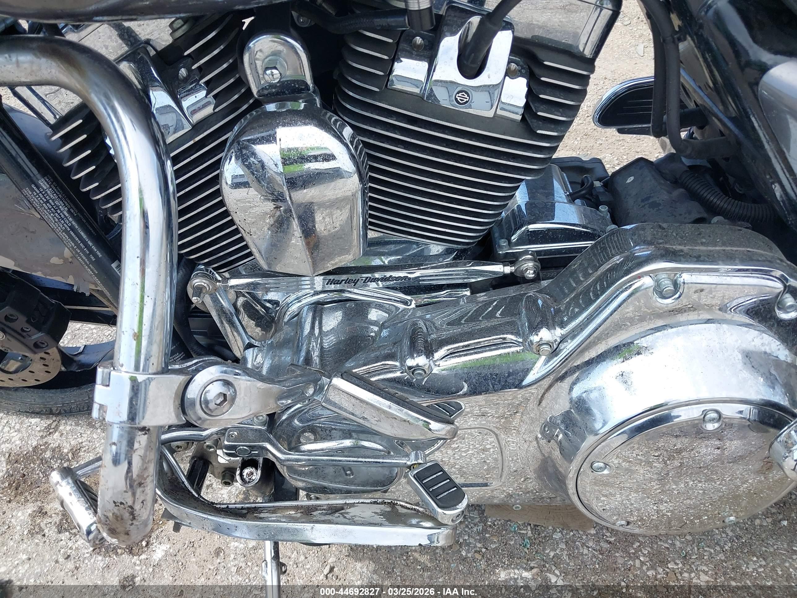 HARLEY-DAVIDSON FLHXS image 9