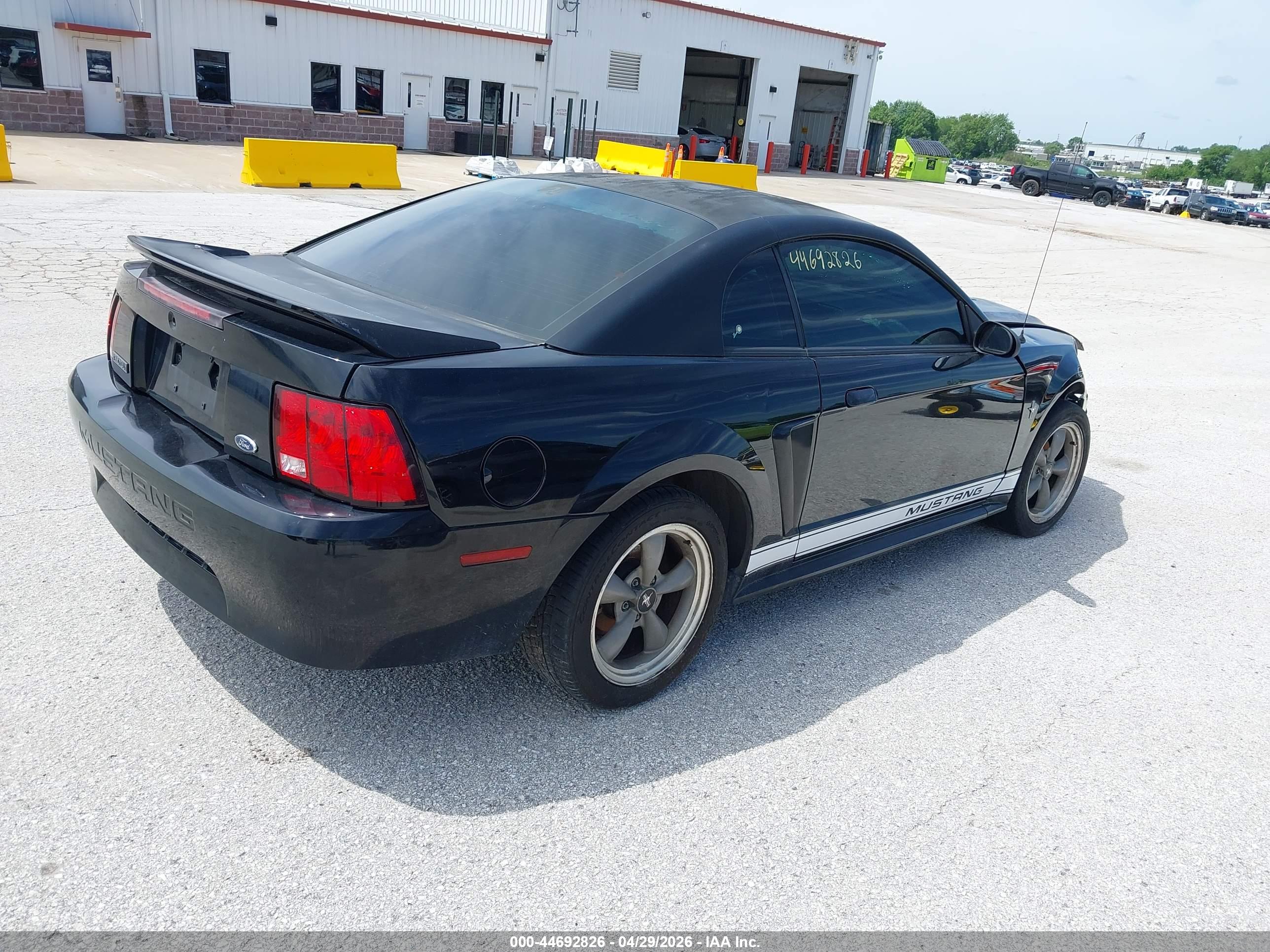 FORD MUSTANG image 4