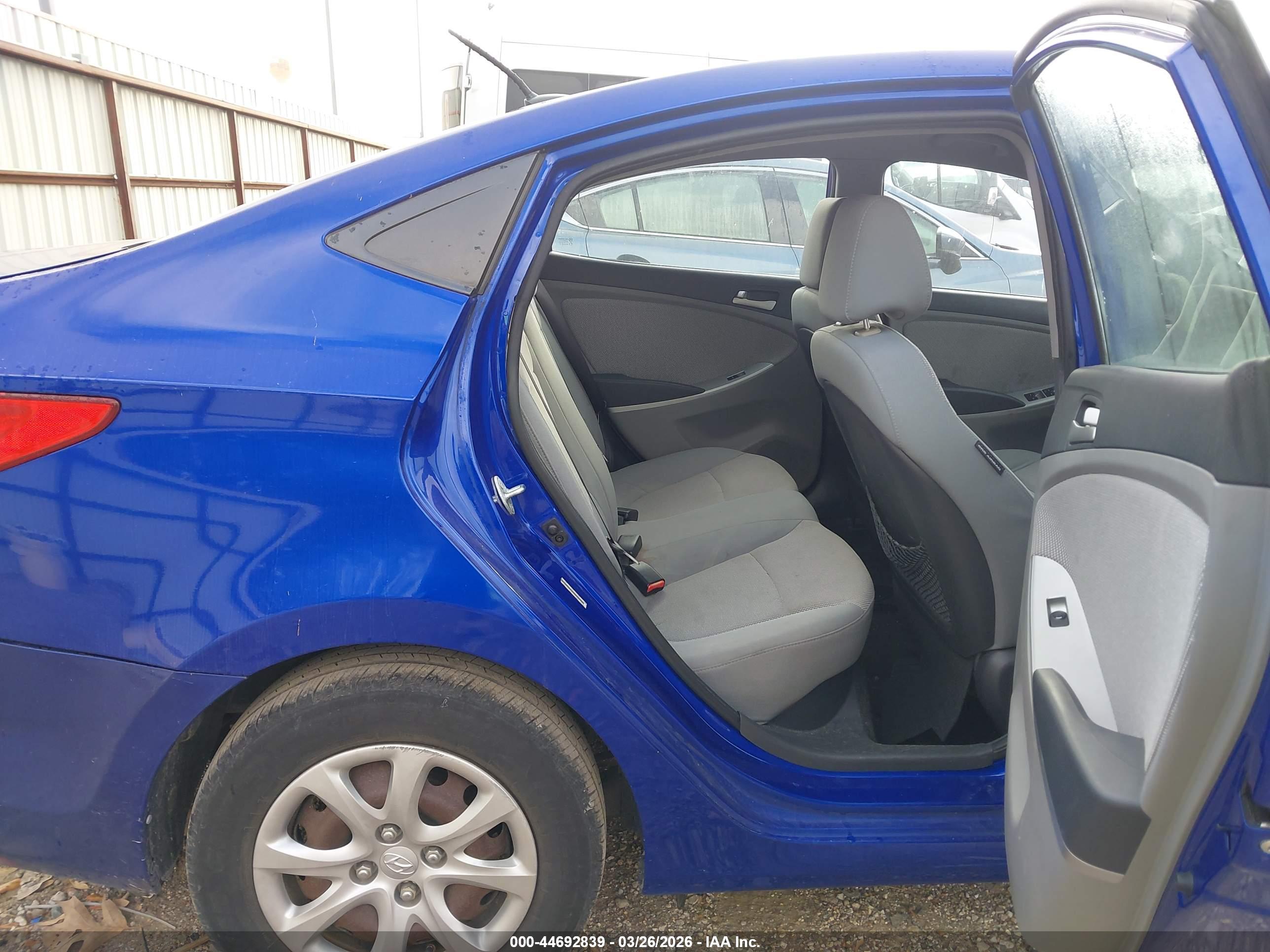HYUNDAI ACCENT image 8