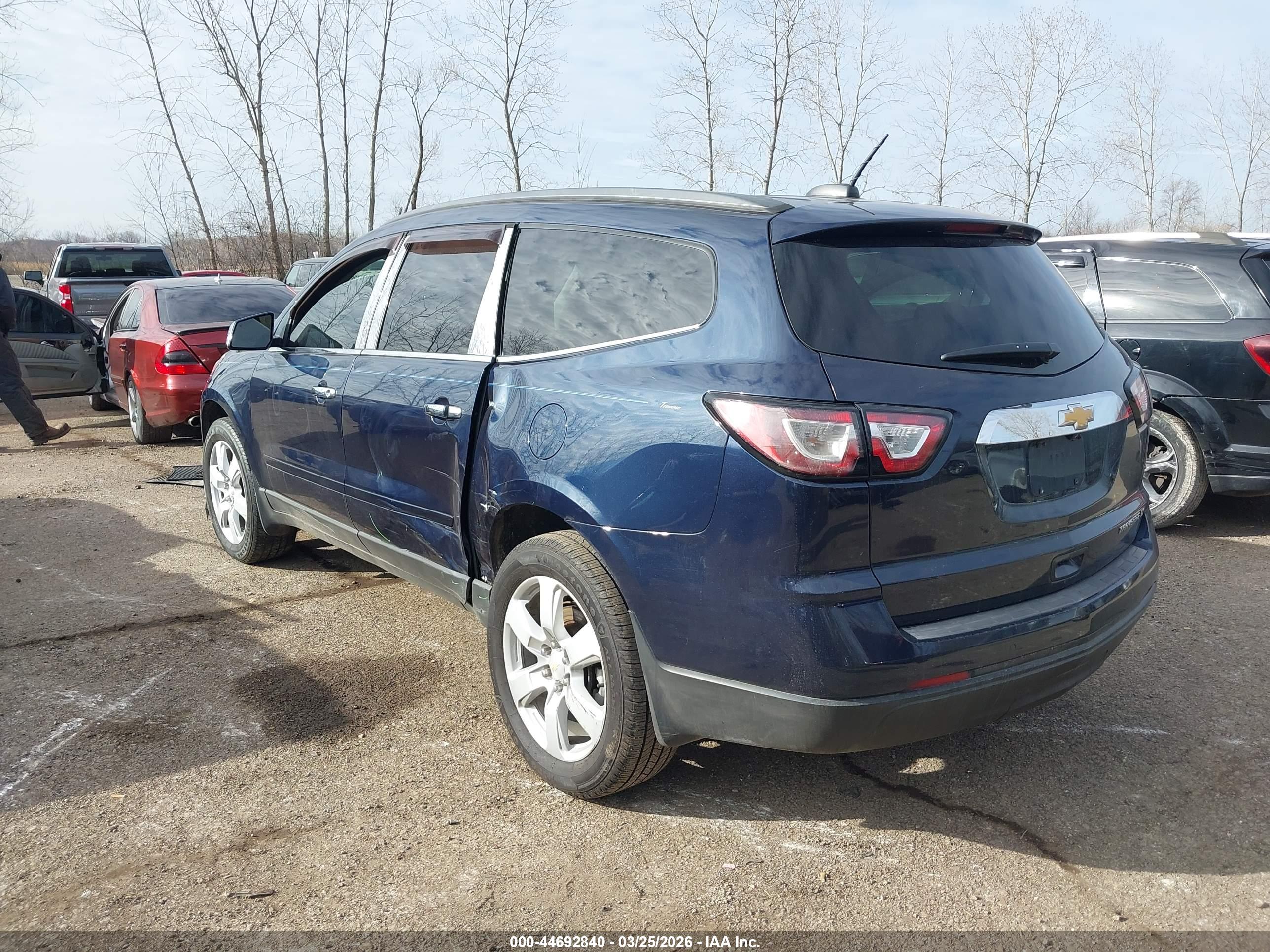 CHEVROLET TRAVERSE image 3
