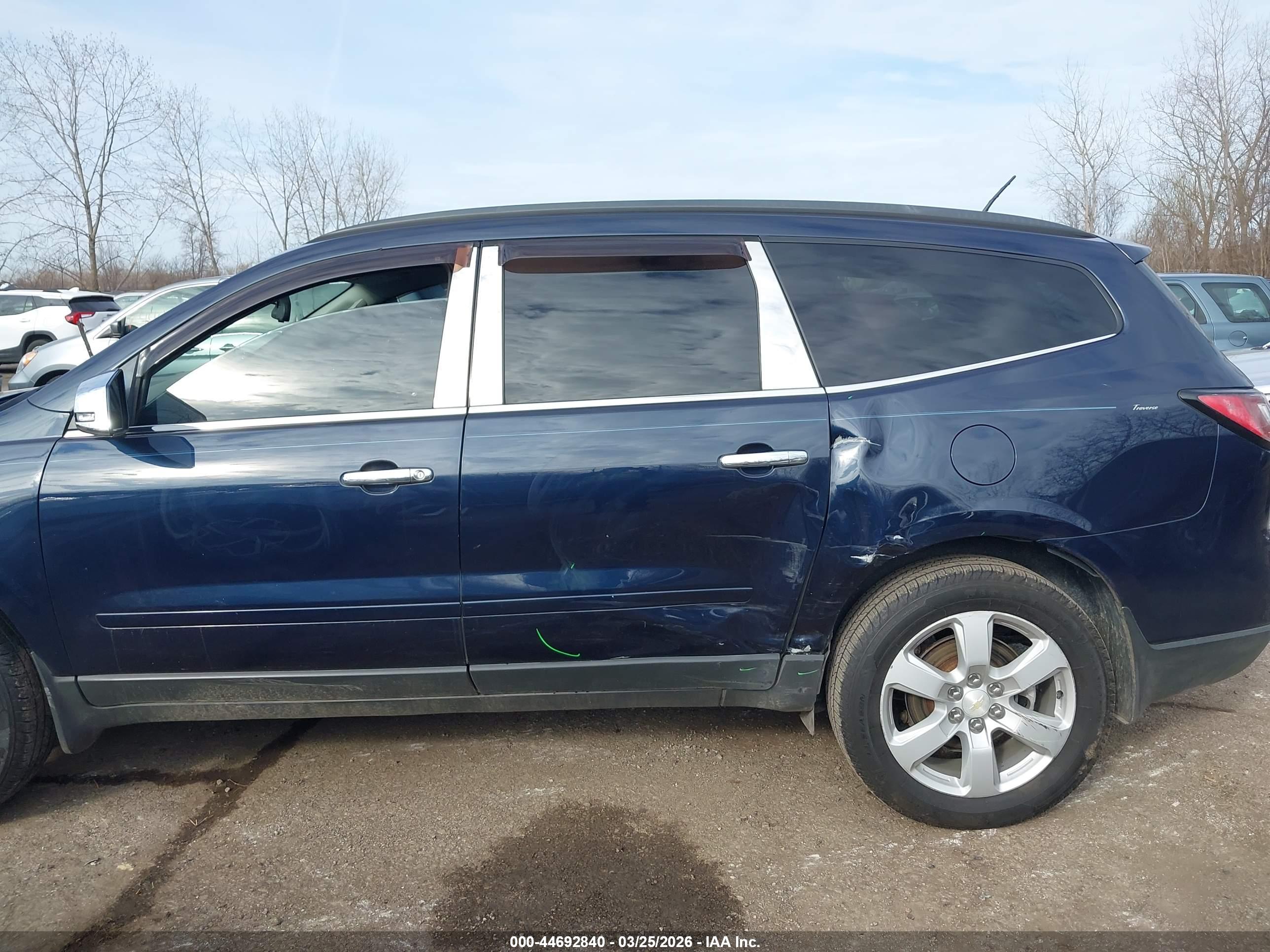 CHEVROLET TRAVERSE image 6