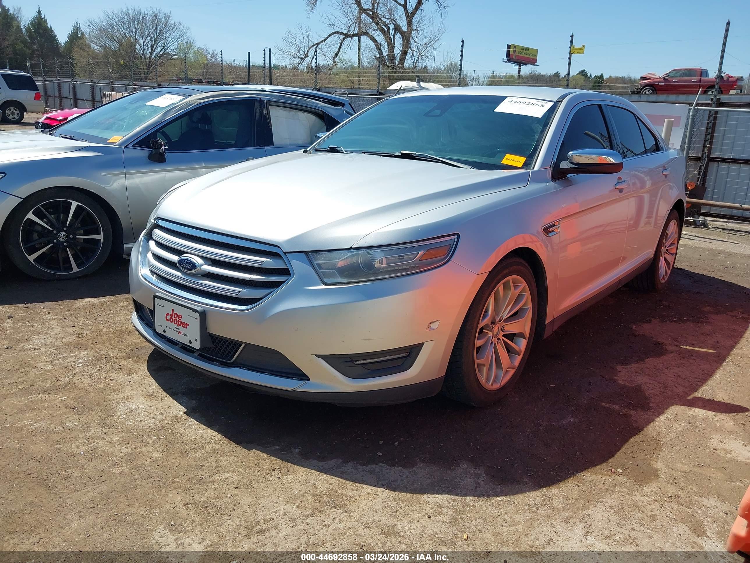 FORD TAURUS image 2